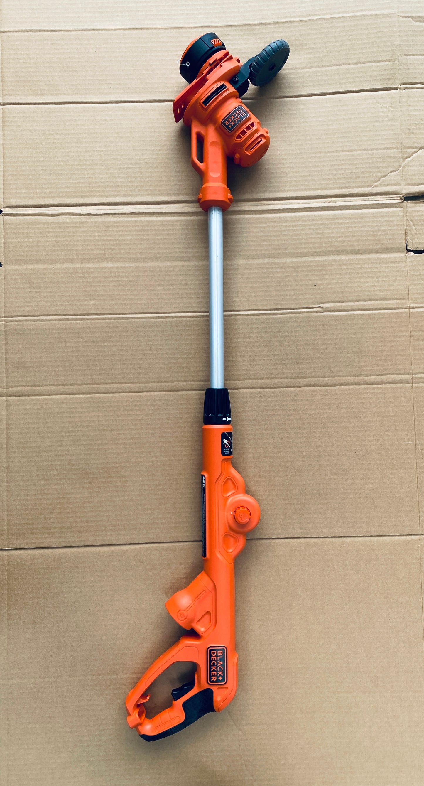 New Open Box Black & Decker 2In1 Auto Feed 6.5 Amp 14” String Trimmer/Lawn Edger