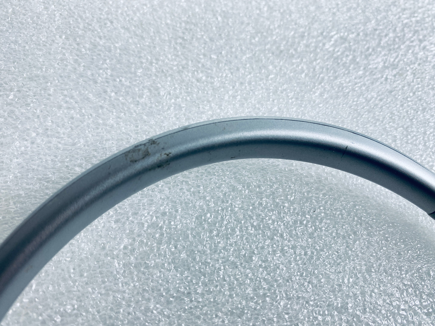 insignia Silver Bluetooth Noise-Canceling Wireless In-Ear Headset NS-CAHBTEBNC-S