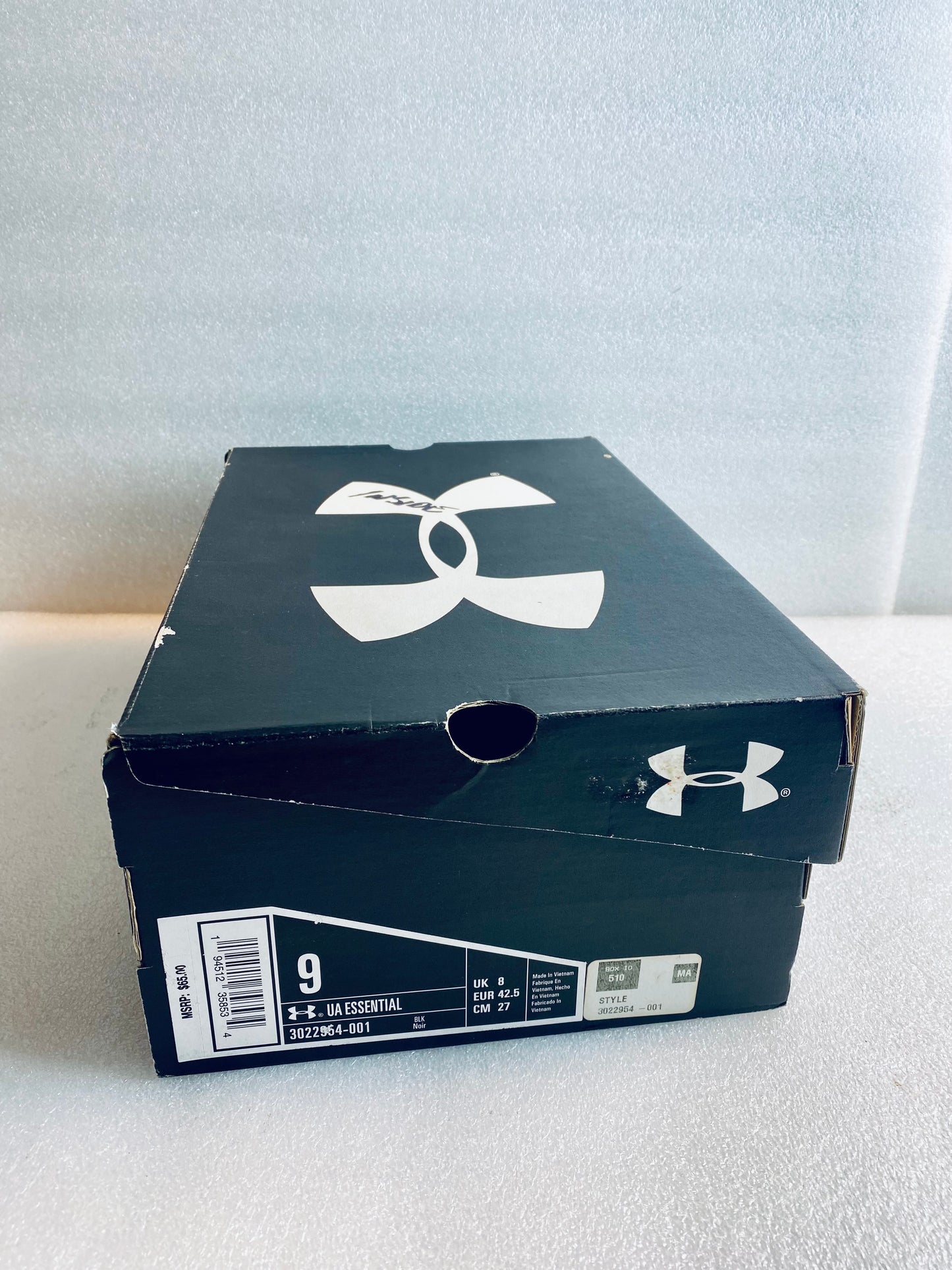 New Open Box Under Armour Essential Men's Running Shoe Size 9, Black & White