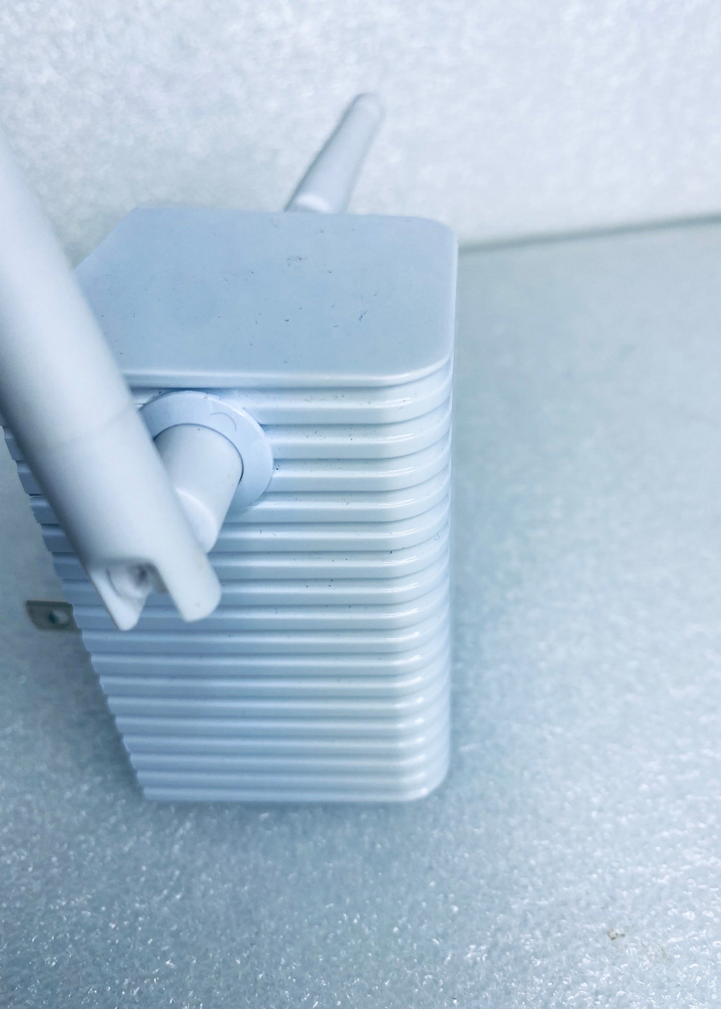 #39 - ring Chime Pro Wifi Extender & Indoor Chime, Loose Antenna, White - (READ) - (IN CONDITION AS SHOWN)