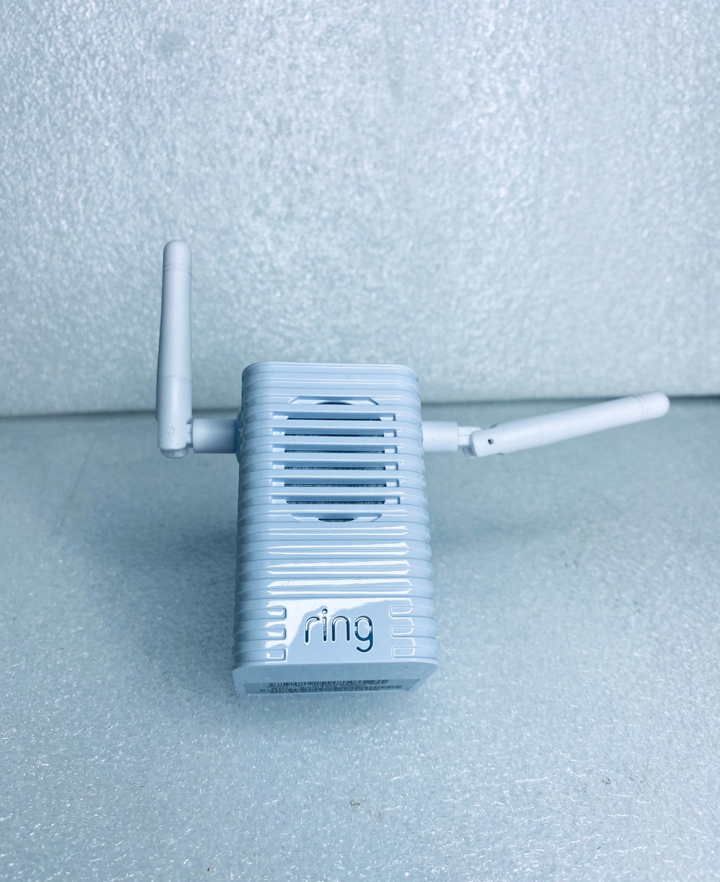 #39 - ring Chime Pro Wifi Extender & Indoor Chime, Loose Antenna, White - (READ) - (IN CONDITION AS SHOWN)