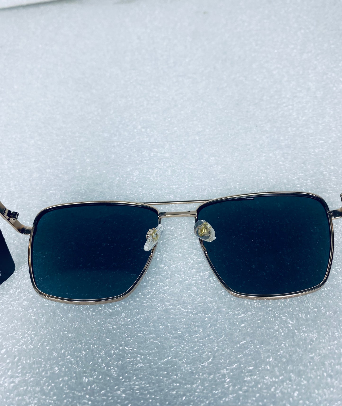 #44 - Foster Grant TruPolar FGM Aviator Gold Sunglasses Polarized Gold - (READ) - (IN CONDITION AS SHOWN)