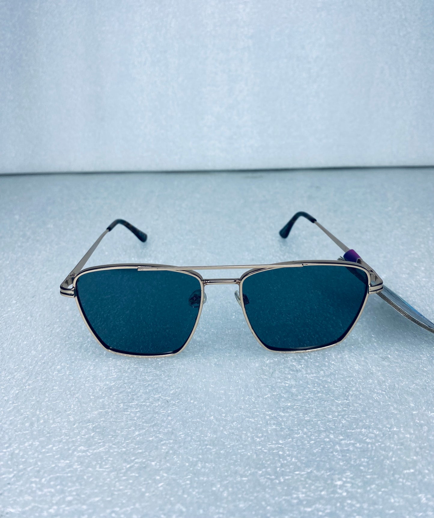 #44 - Foster Grant TruPolar FGM Aviator Gold Sunglasses Polarized Gold - (READ) - (IN CONDITION AS SHOWN)