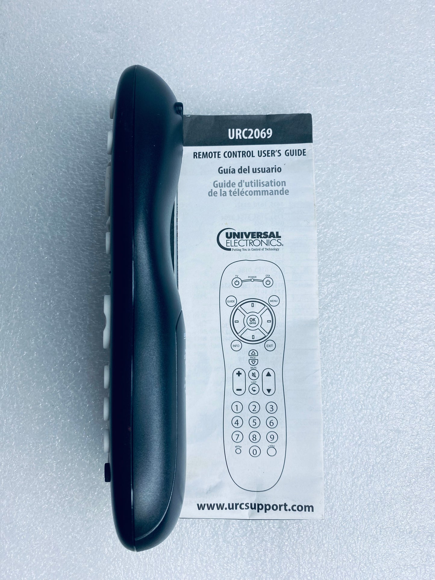 #04 - universal Electronics Programmable Remote Control, URC2069, 7" x 2" x 1", Black - (IN CONDITION AS SHOWN)
