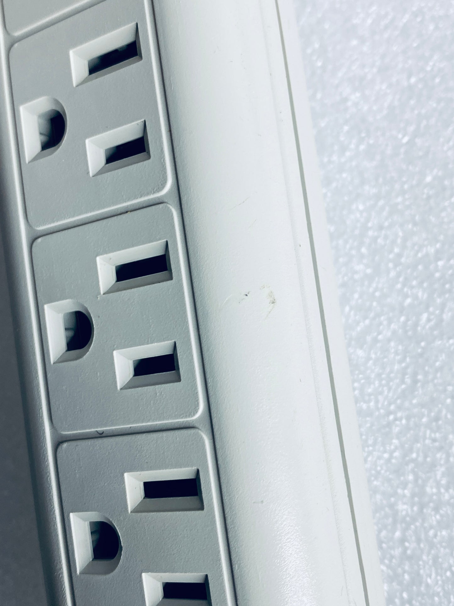 lot Of 3 New Other - 6 Outlet 125V 15A Surge Protectors, BB-06-1