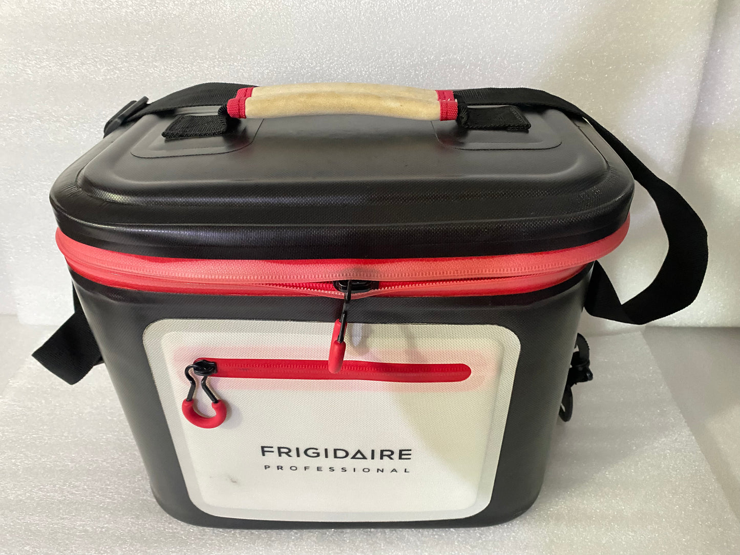 #232 - Frigidaire Professional 12-Can Welded Cooler, Berry With Bad Zipper (IN CONDITION AS SHOWN) (READ)