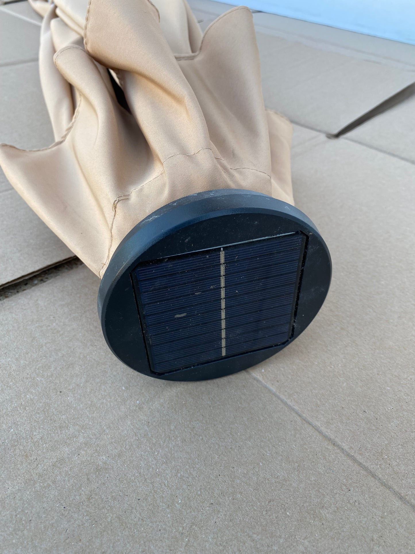 Wikiwiki 9 Foot. Solar 32 LED Lights Patio Umbrella Rectangle Crank Tan - (READ)