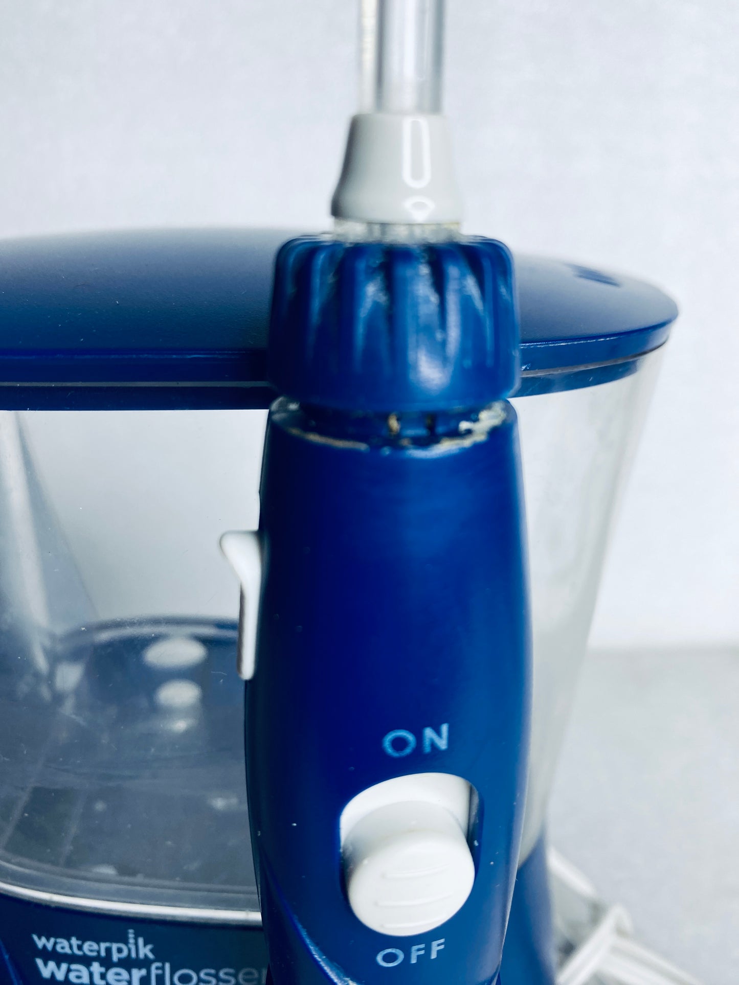 #88 - waterpik Aquarius Blue Water Flosser, WP-663CD - (READ) - (IN CONDITION AS SHOWN)