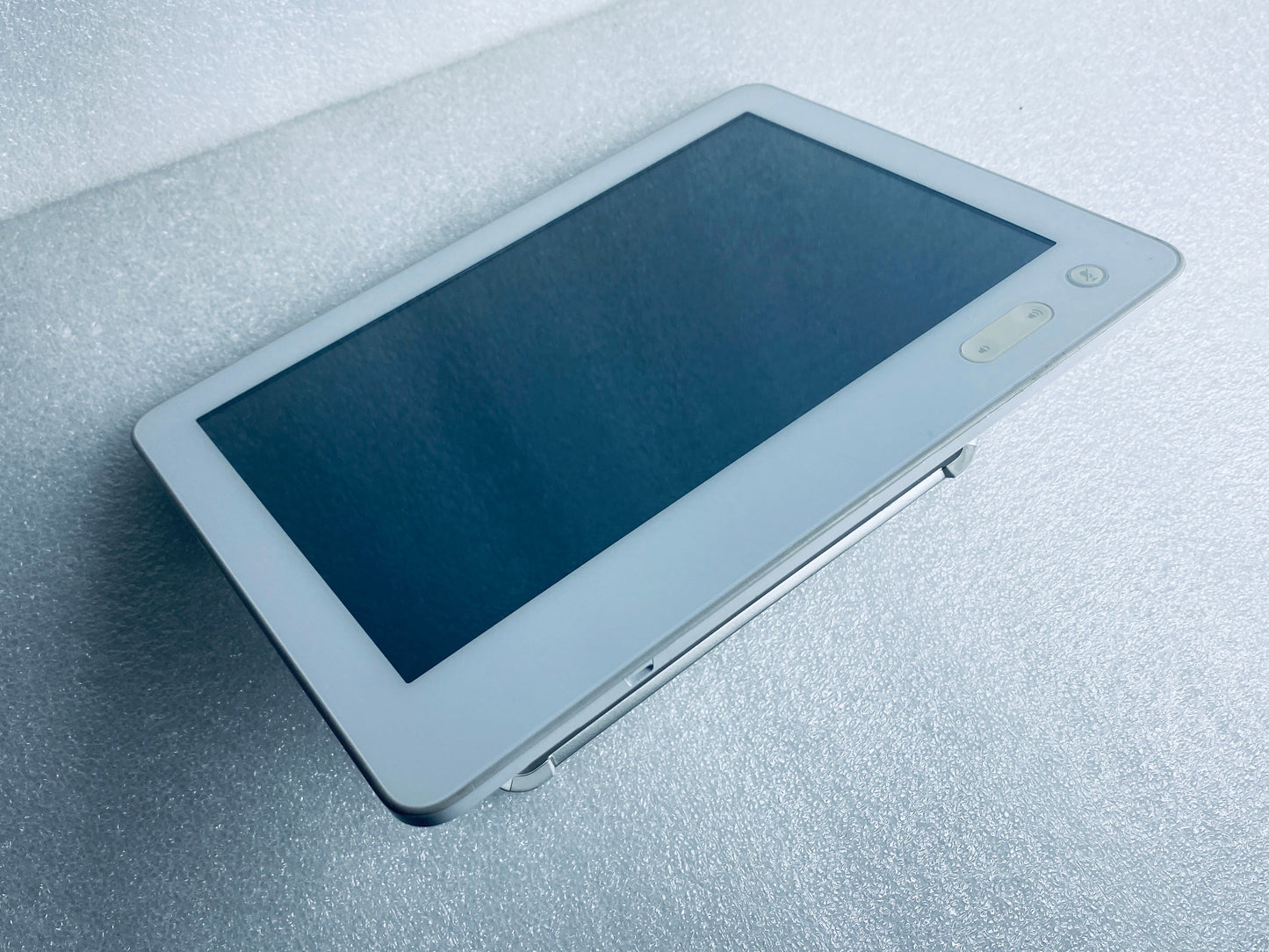 #106 - Cisco TelePresence Touch 10 Web Conference White Tablet, TTC5-09 - (IN CONDITION AS SHOWN)$$