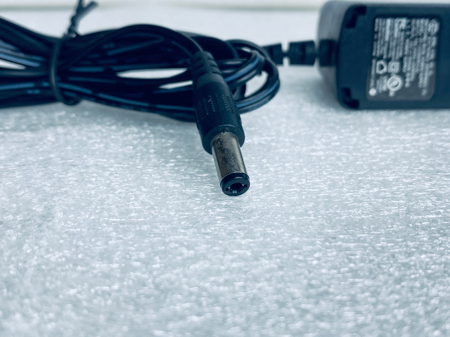 yee Fu YF1200500K3-UL AC/DC 12V 2A Switching Adapter, Black - (READ)