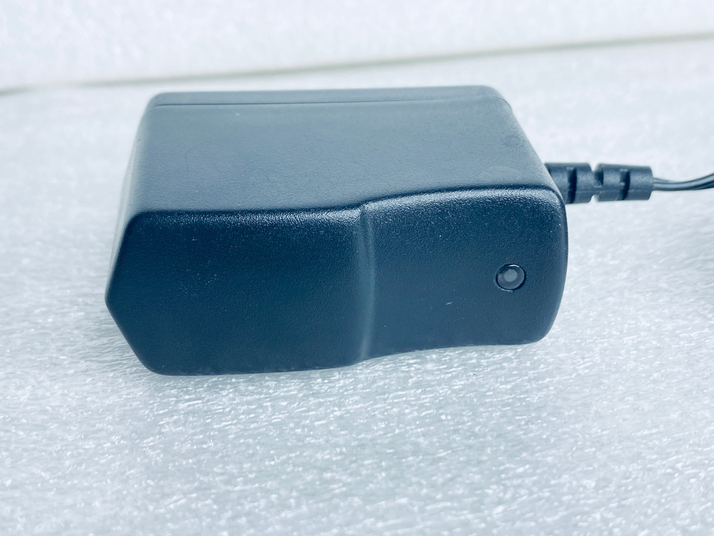 yee Fu YF1200500K3-UL AC/DC 12V 2A Switching Adapter, Black - (READ)