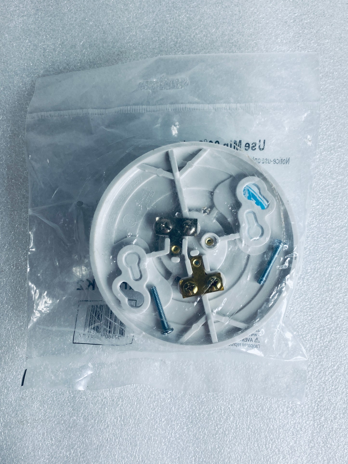 lot Of 3 New - Bergen BK2 Keyless Base Socket Ceiling Plates, White - (READ)