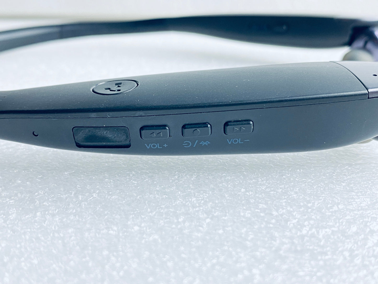 #130 - Insignia Wireless Bluetooth In-Ear Headset With Built-In Microphone, NS-CAHBTEBNC-B - (IN CONDITION AS SHOWN)