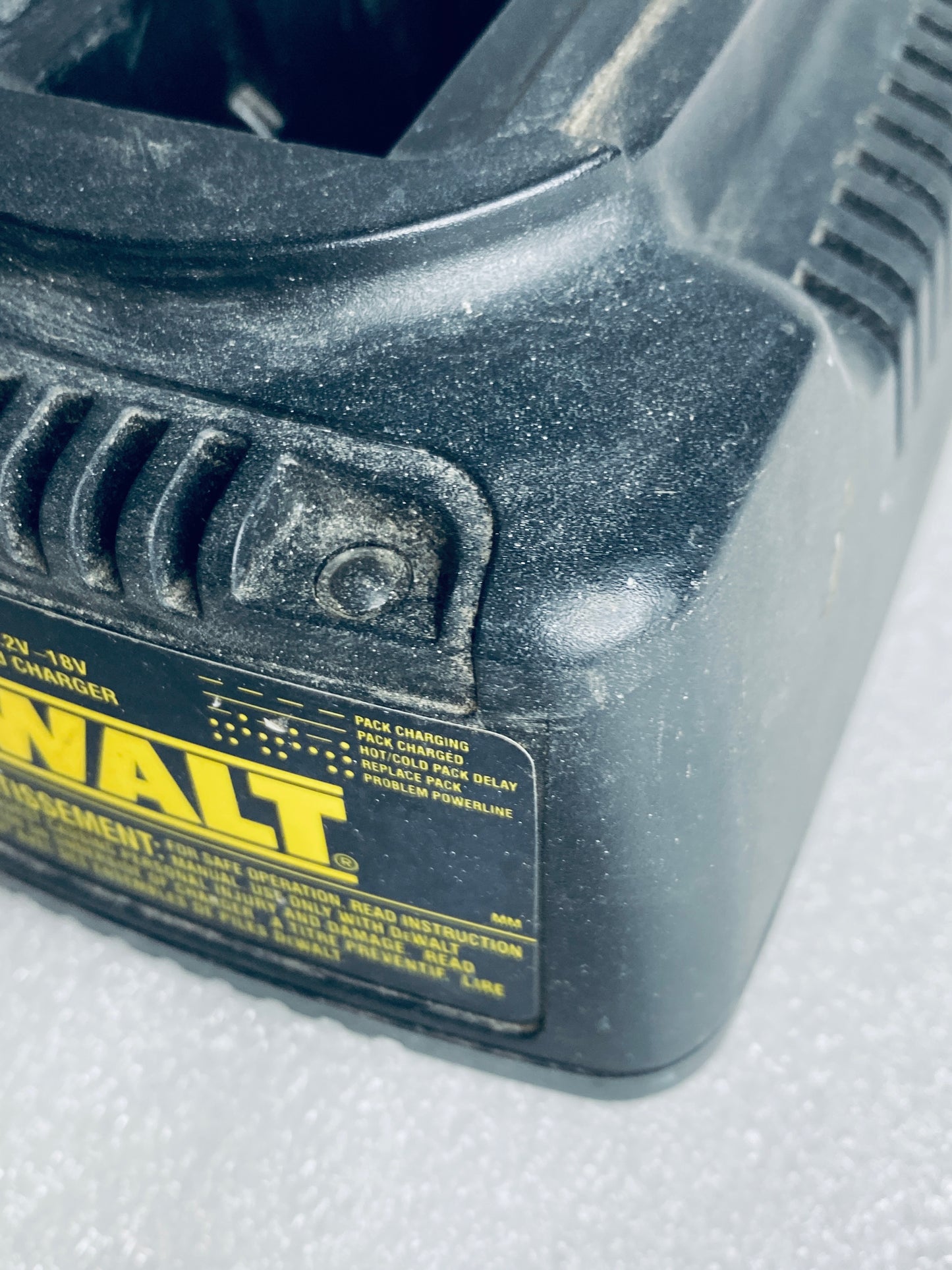 dewalt DW9116 18V Battery Charger, Charger Only