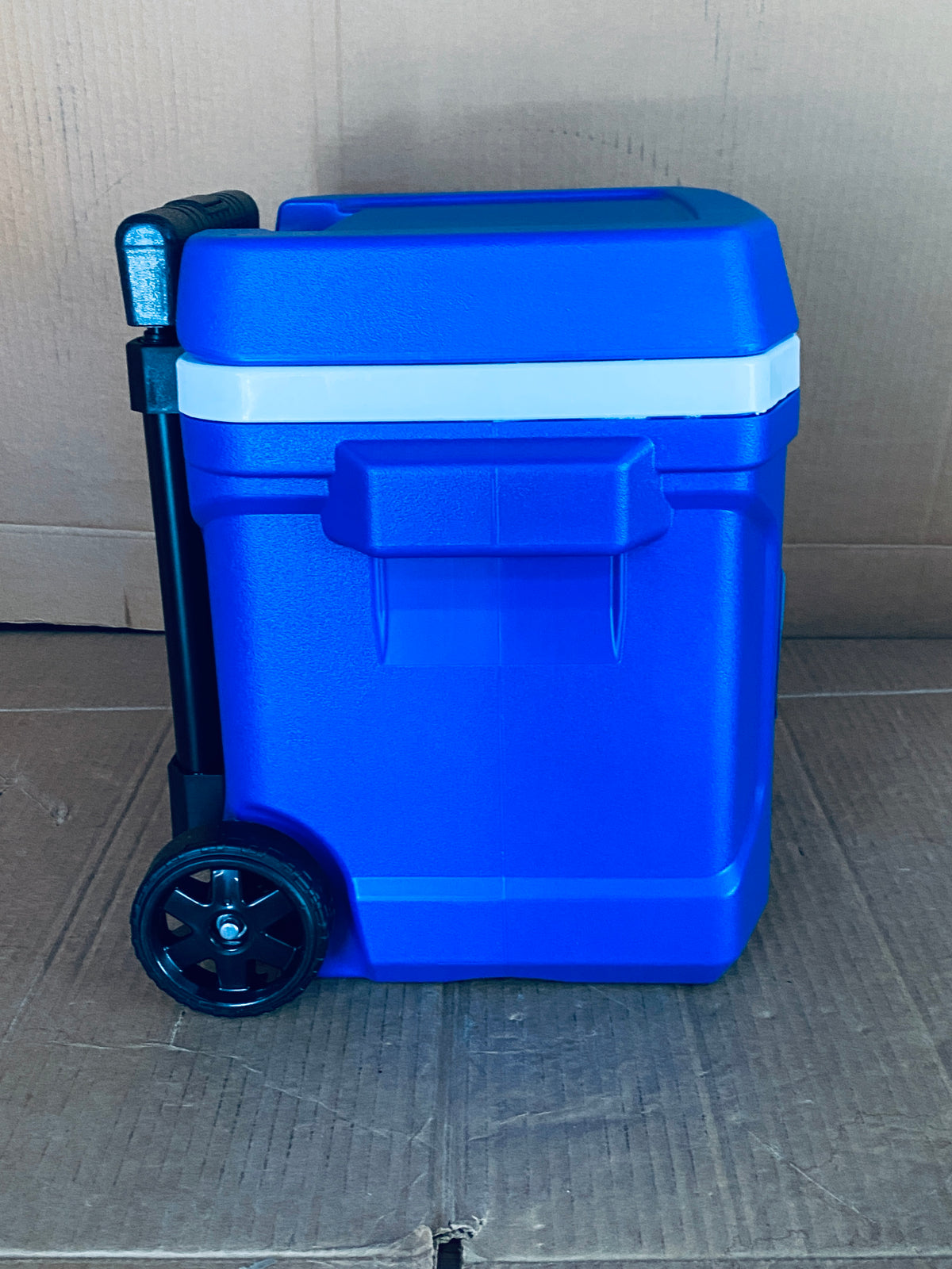 New Other Igloo Profile II 16qt Roller Hard Cooler, Majestic Blue