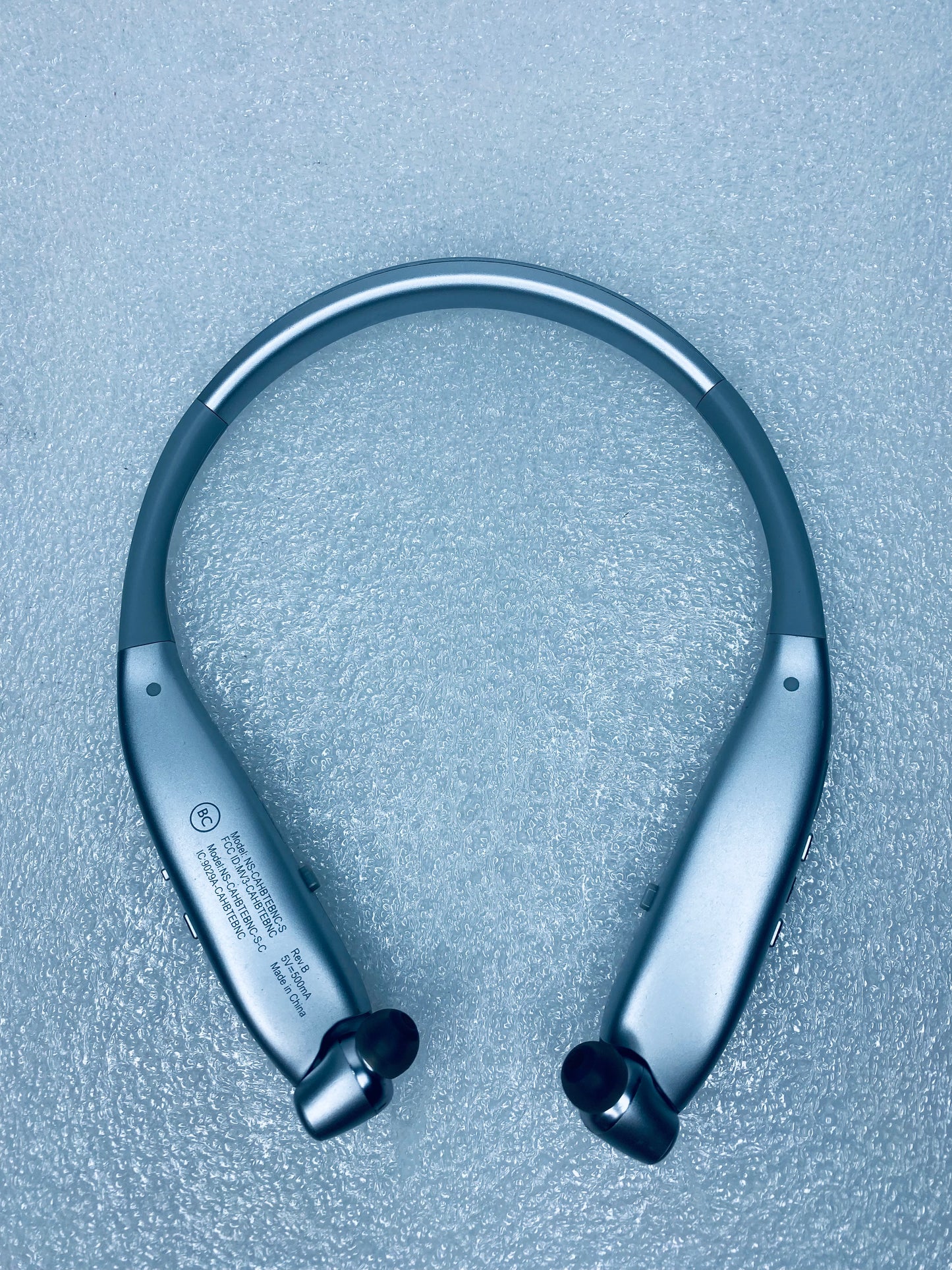insignia Wireless In-Ear Bluetooth Headset Silver NS-CAHBTEBNC-S - (READ)