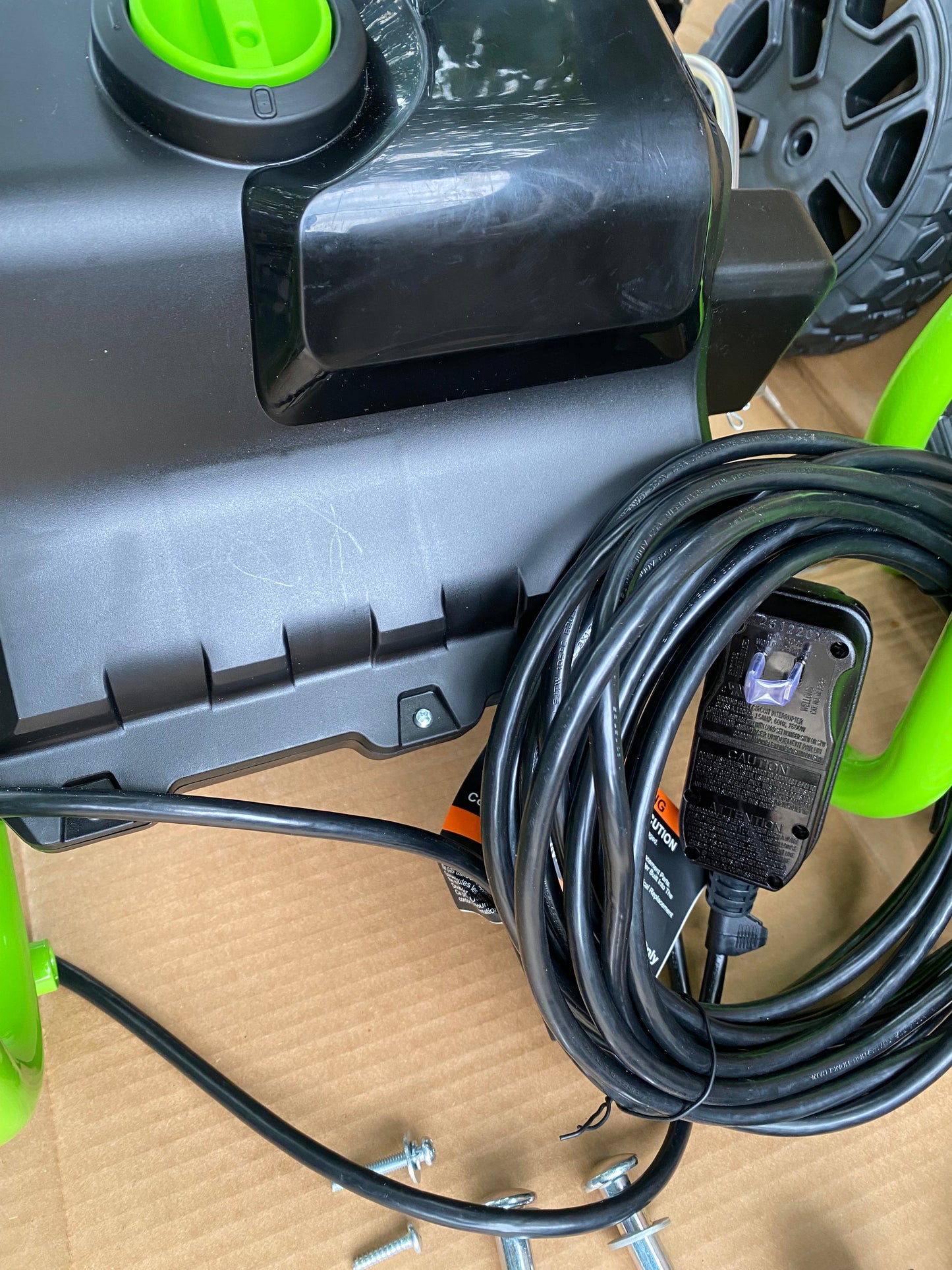 Greenworks 2000 PSI 1.1 GPM Max Electric Power Washer W/ 25°, 40° & Soap Nozzle