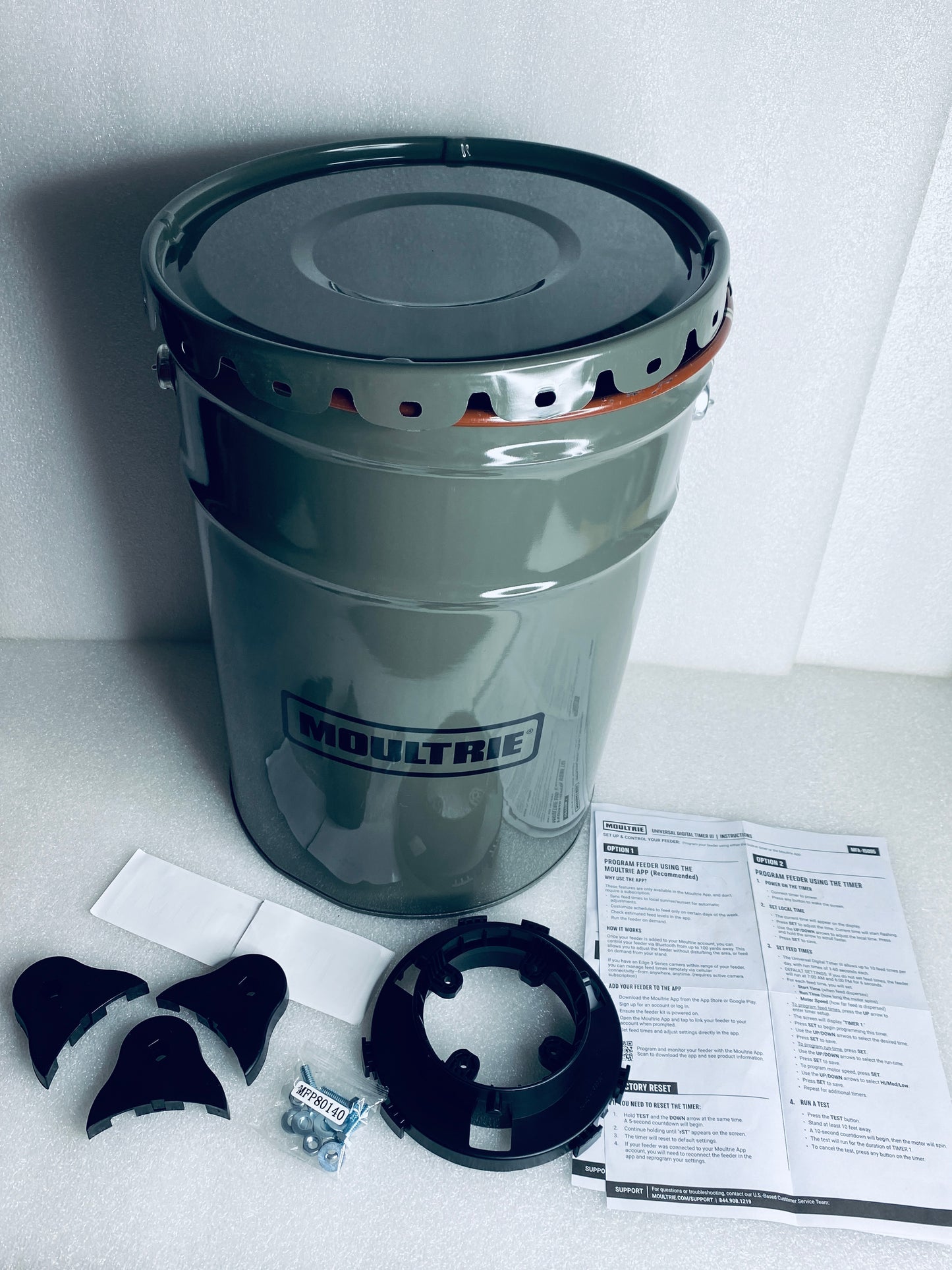 New Other Moultrie 40lb All Direction Hanging Deer & Fish Pond Feeder, Bluetooth