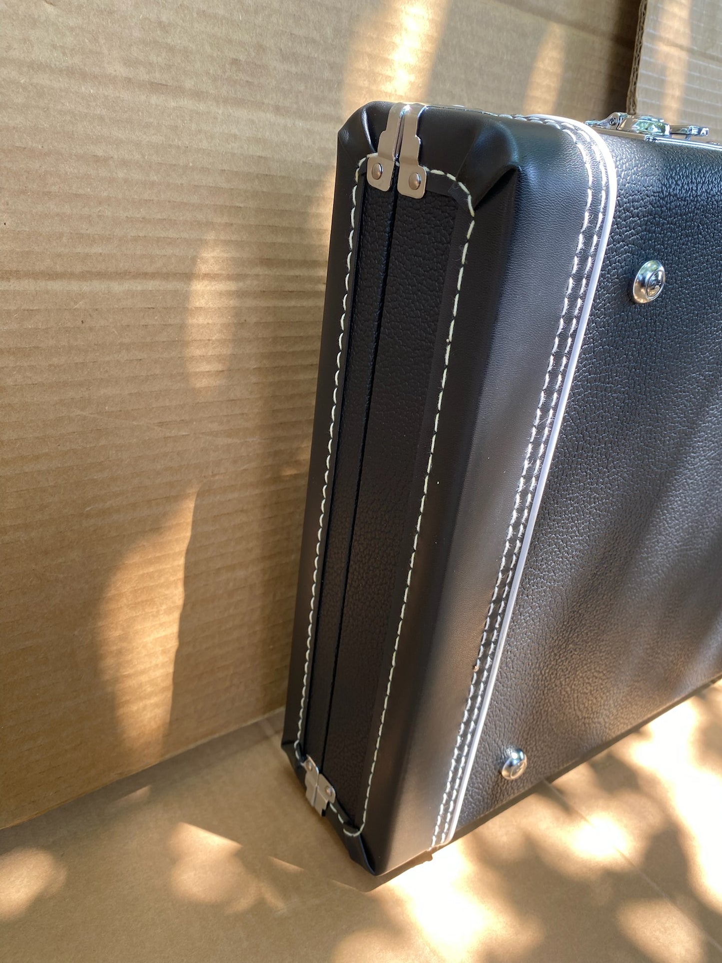 New Fender Classic Series Wood Case, Stratocaster/Telecaster, Black