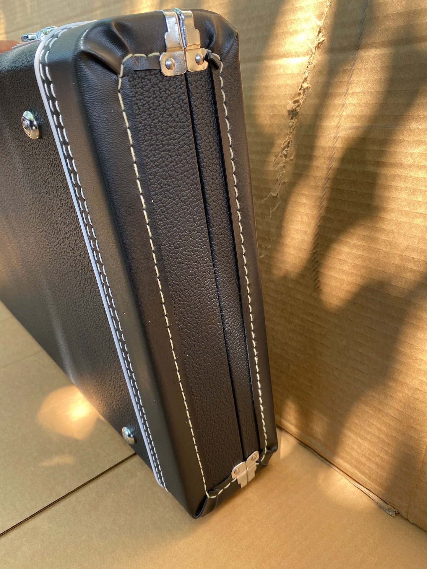 New Fender Classic Series Wood Case, Stratocaster/Telecaster, Black