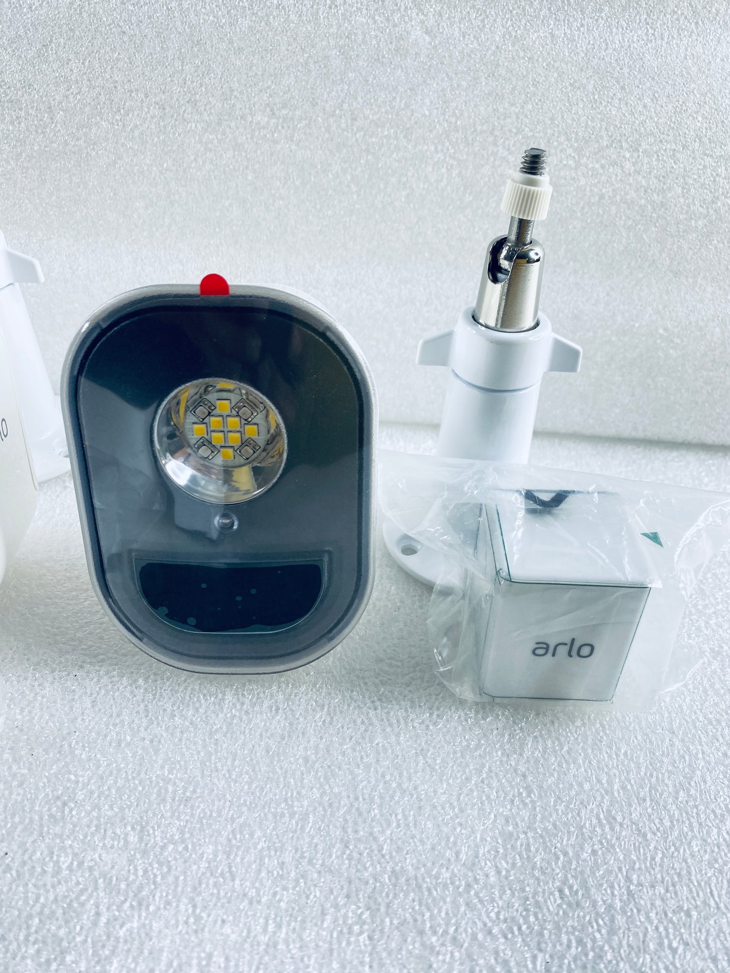 Lot Of 4–NetGear Arlo In/Outdoor Smart Security Lights W/ Mounts & Batteries