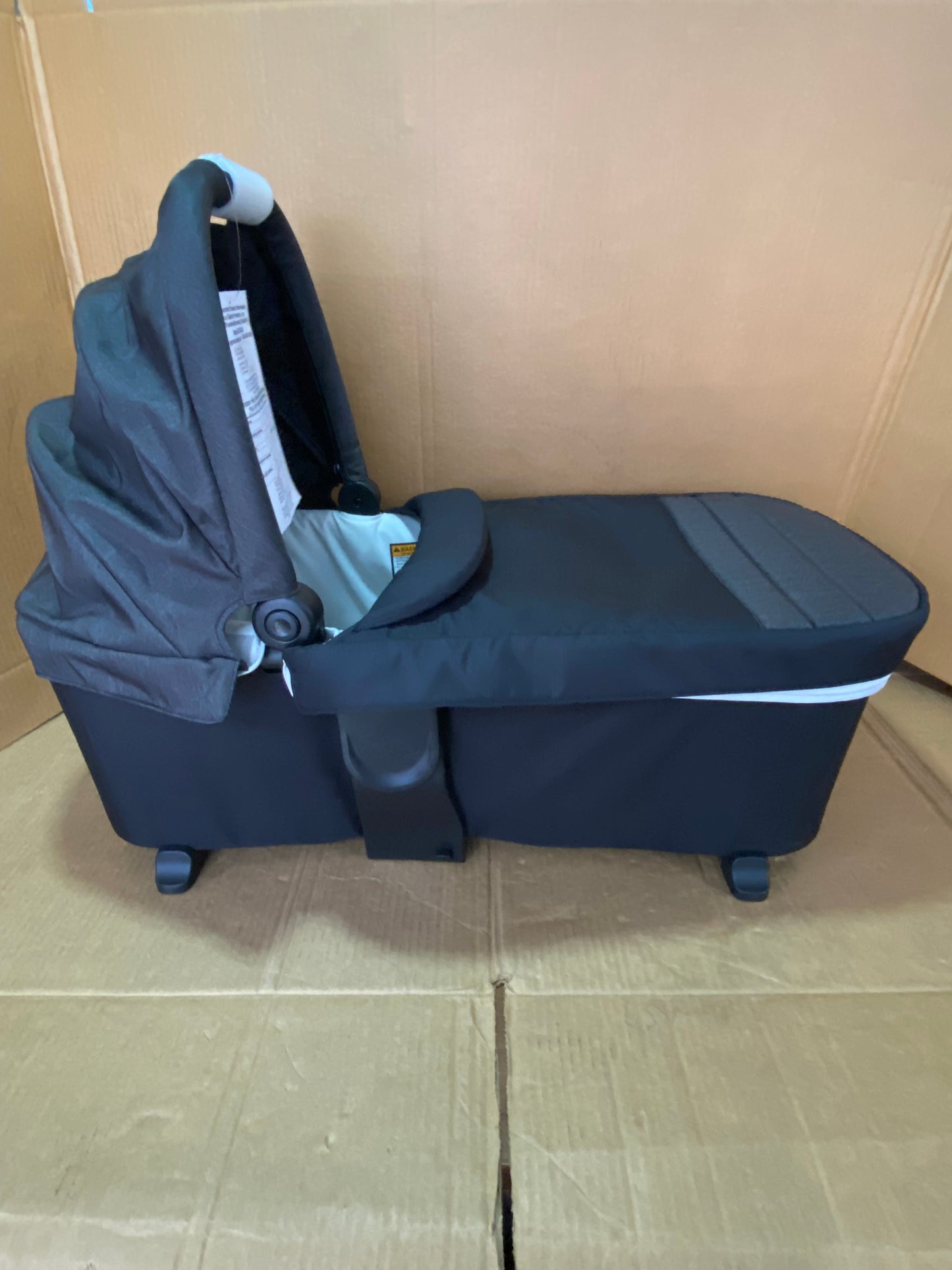 New Open Box Graco Modes Foldable Carry Cot/Canopy/Bassinet, Black