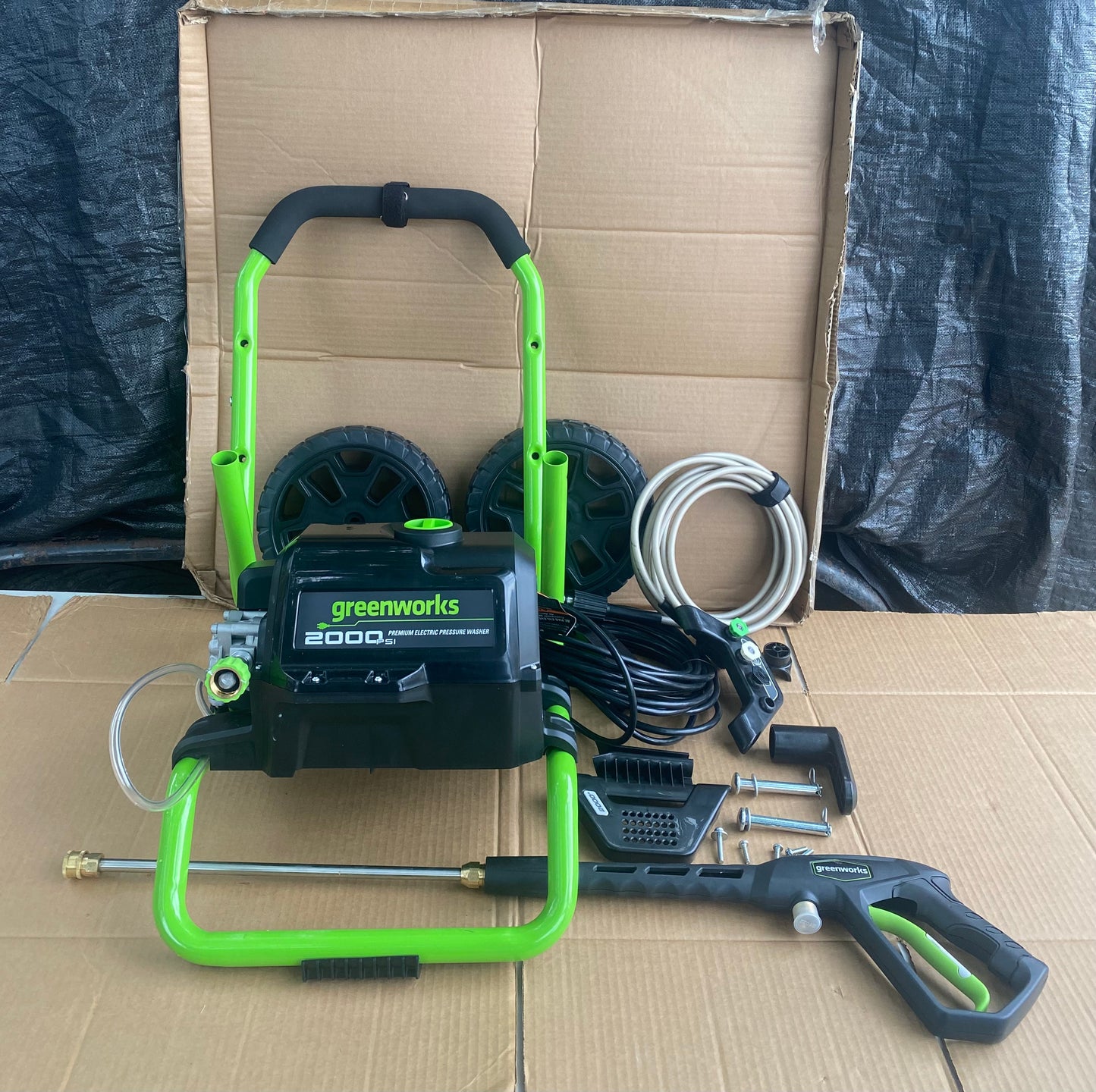 Greenworks 2000 PSI 1.1 GPM Max Electric Power Washer W/ 25°, 40° & Soap Nozzle