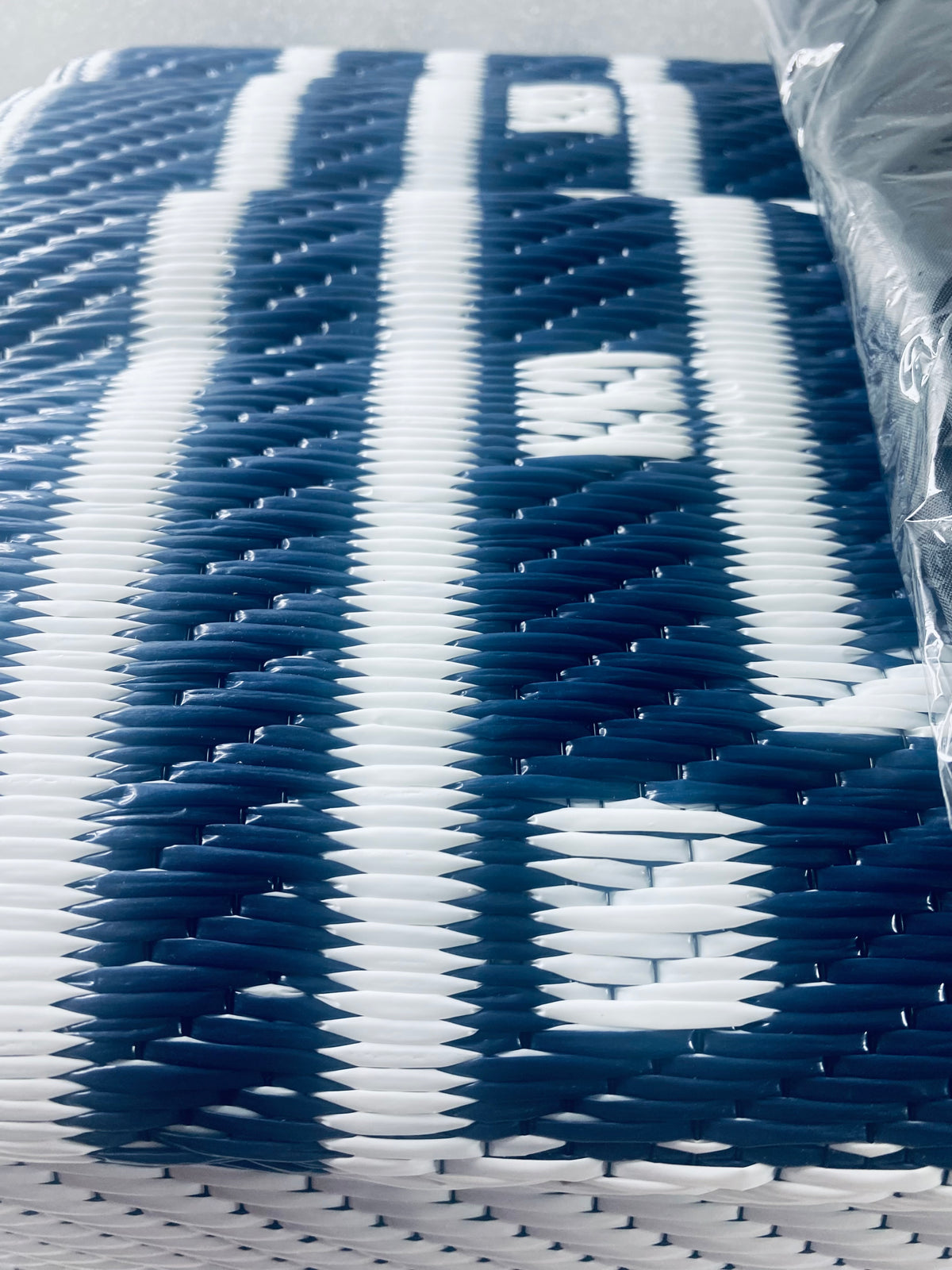 New Open Box Garvee 9’ x 18’ Outdoor Foldable Reversible Plastic Straw Rug