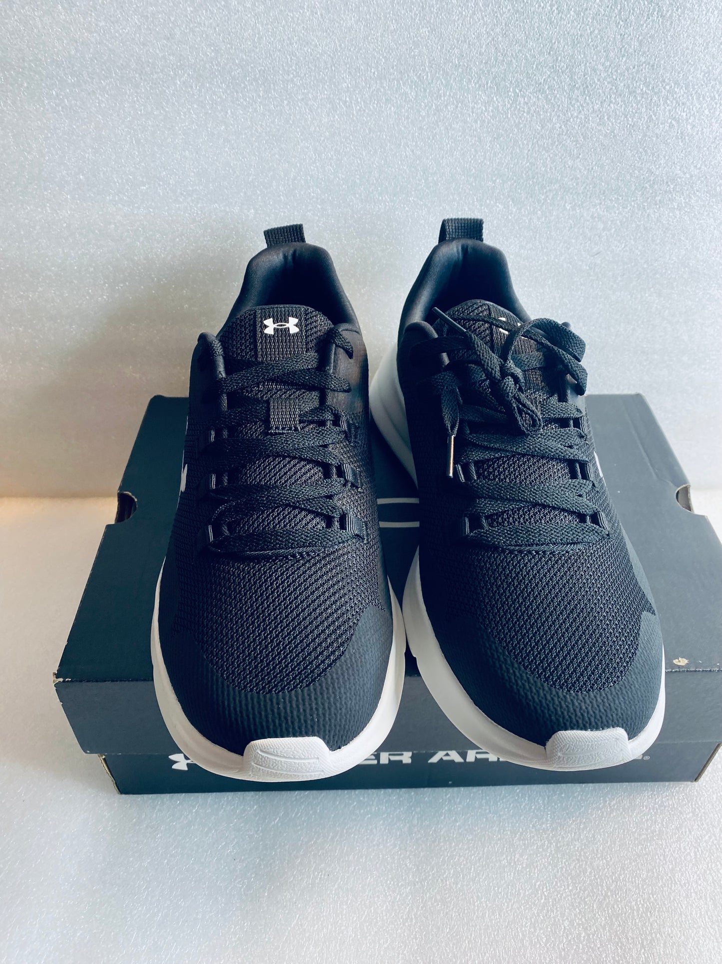 New Open Box Under Armour Essential Men's Running Shoe Size 9, Black & White