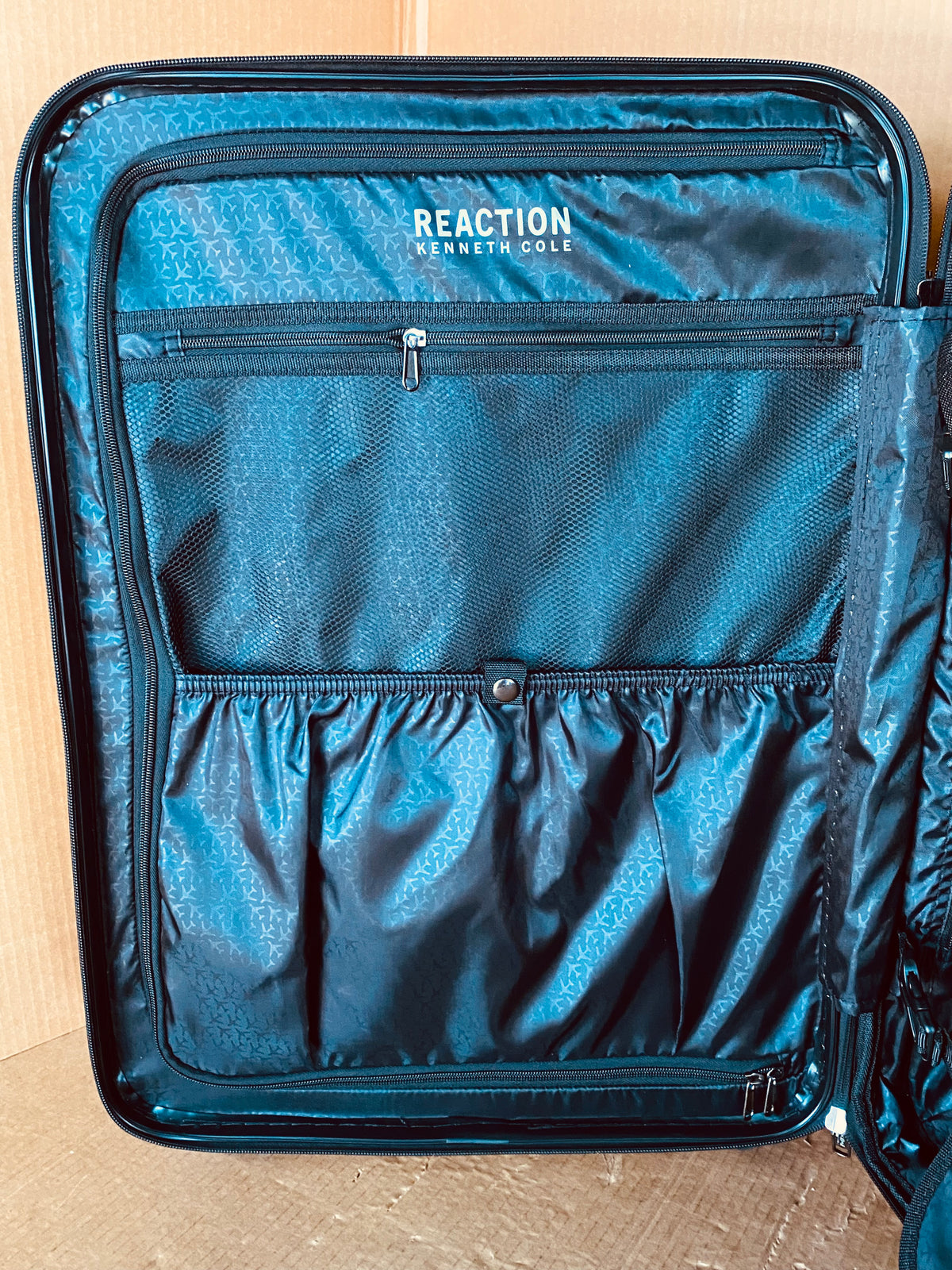 New Other Kenneth Cole REACTION 24” Expandable Luggage 8-Wheel Spinner Suitcase