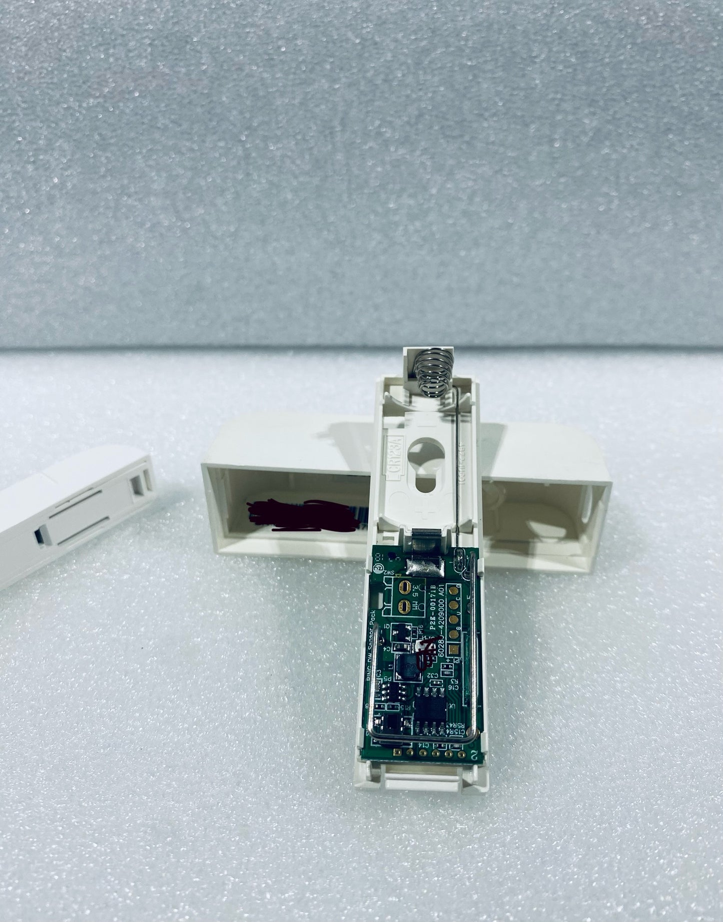 Ring Contact Sensor With Open Window Magnet, White, No Battery, 1st Gen - (READ)