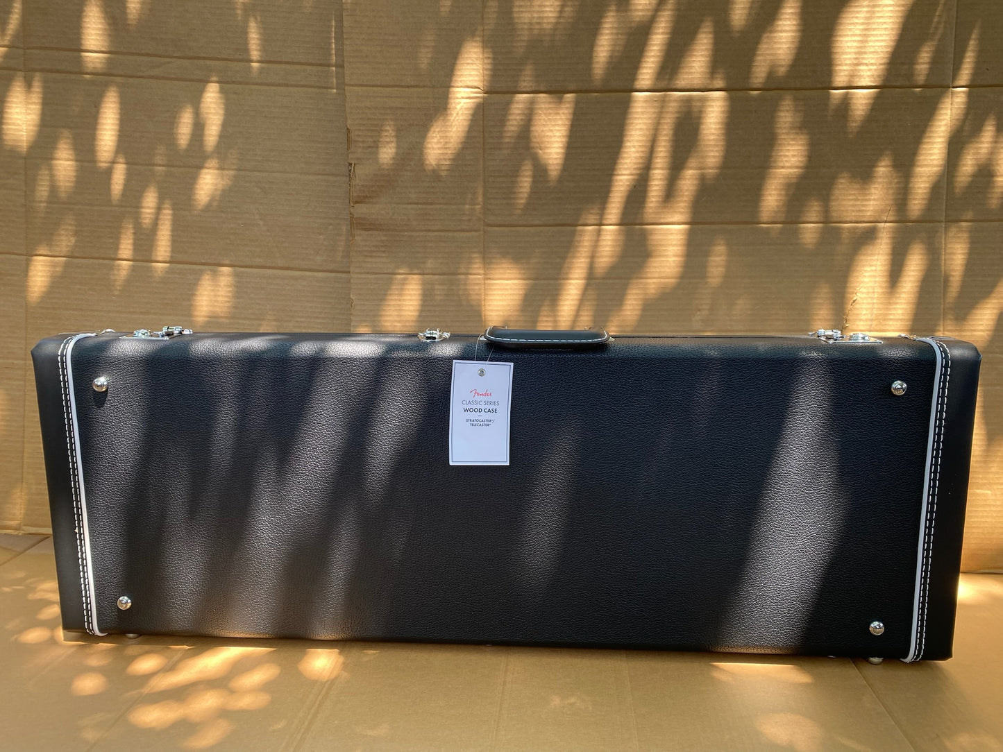 New Fender Classic Series Wood Case, Stratocaster/Telecaster, Black
