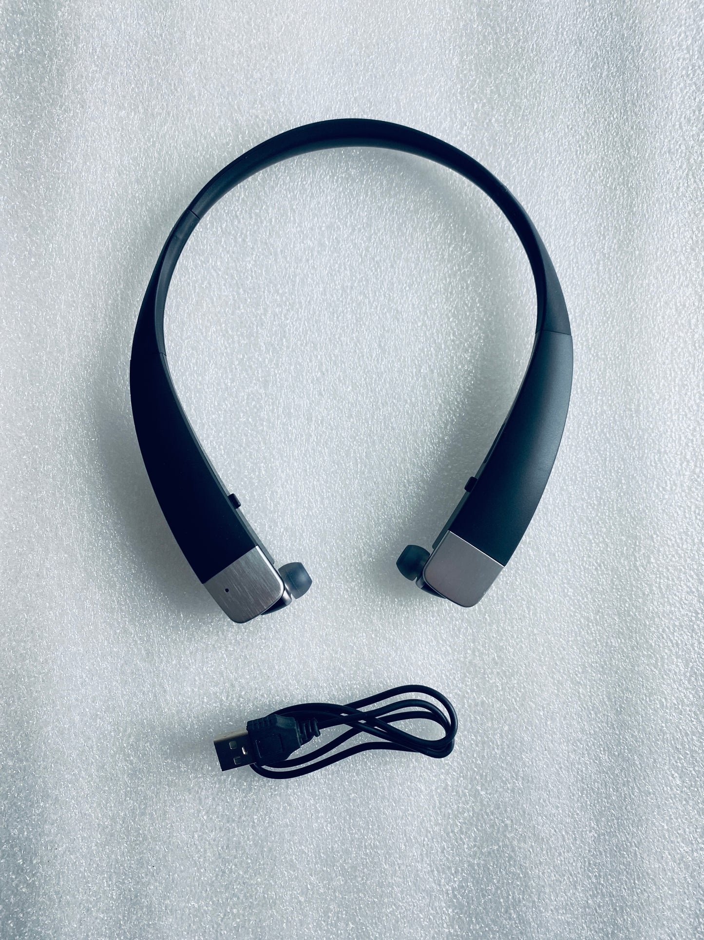 Lot Of 2 Insignia Wireless Bluetooth In-Ear Headset W/Microphone, NS-CAHBTEB02-B