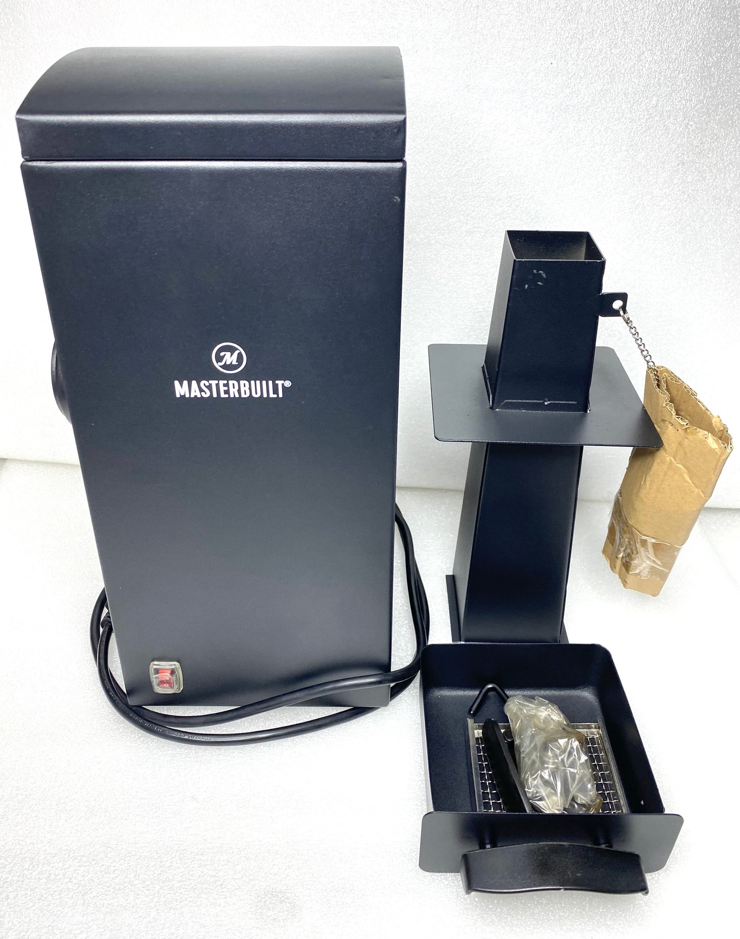 new other Masterbuilt Slow & Cold Smoker Attachment W/Ash Tray, Black - (READ)