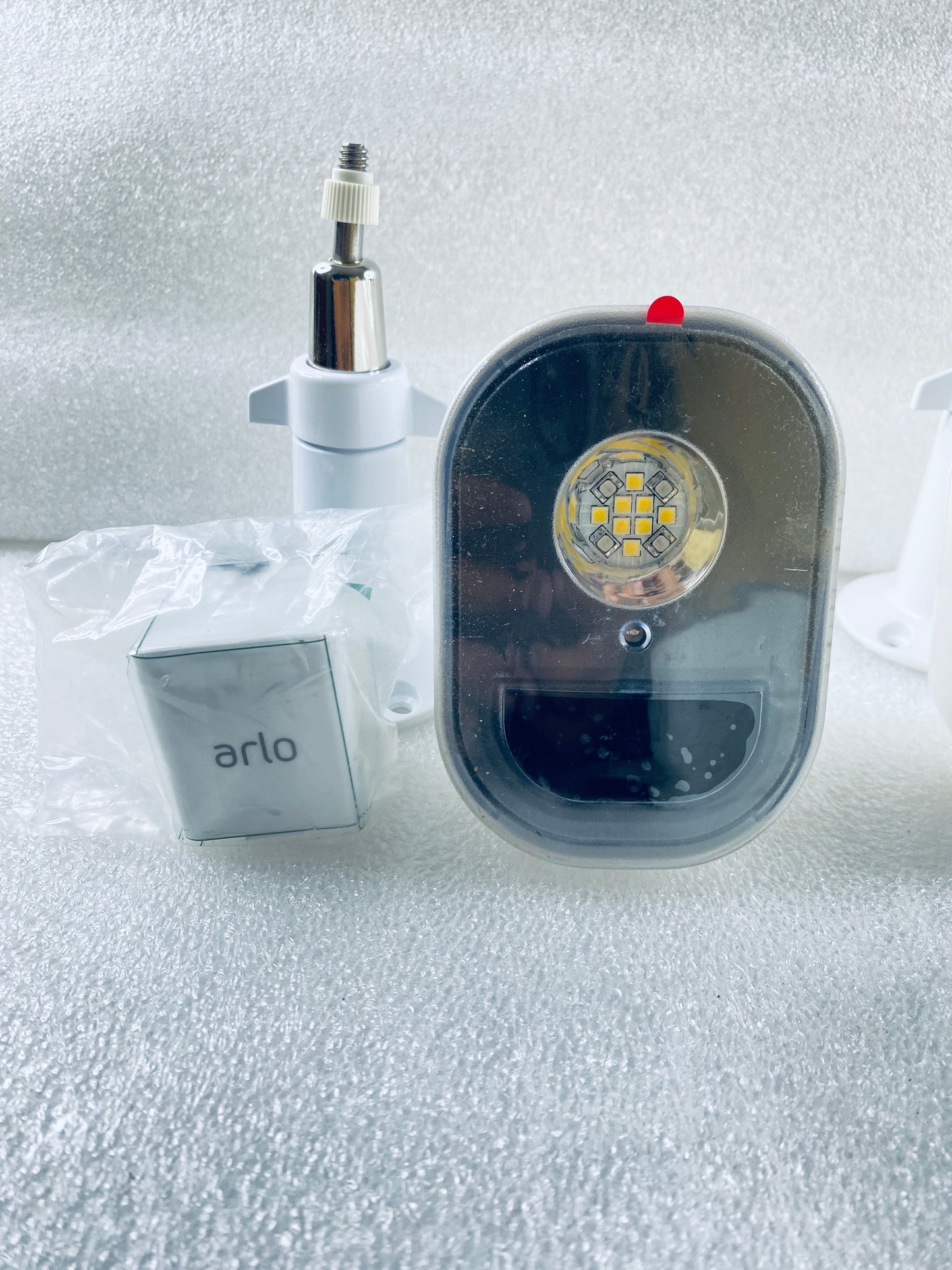 Lot Of 4–NetGear Arlo In/Outdoor Smart Security Lights W/ Mounts & Batteries