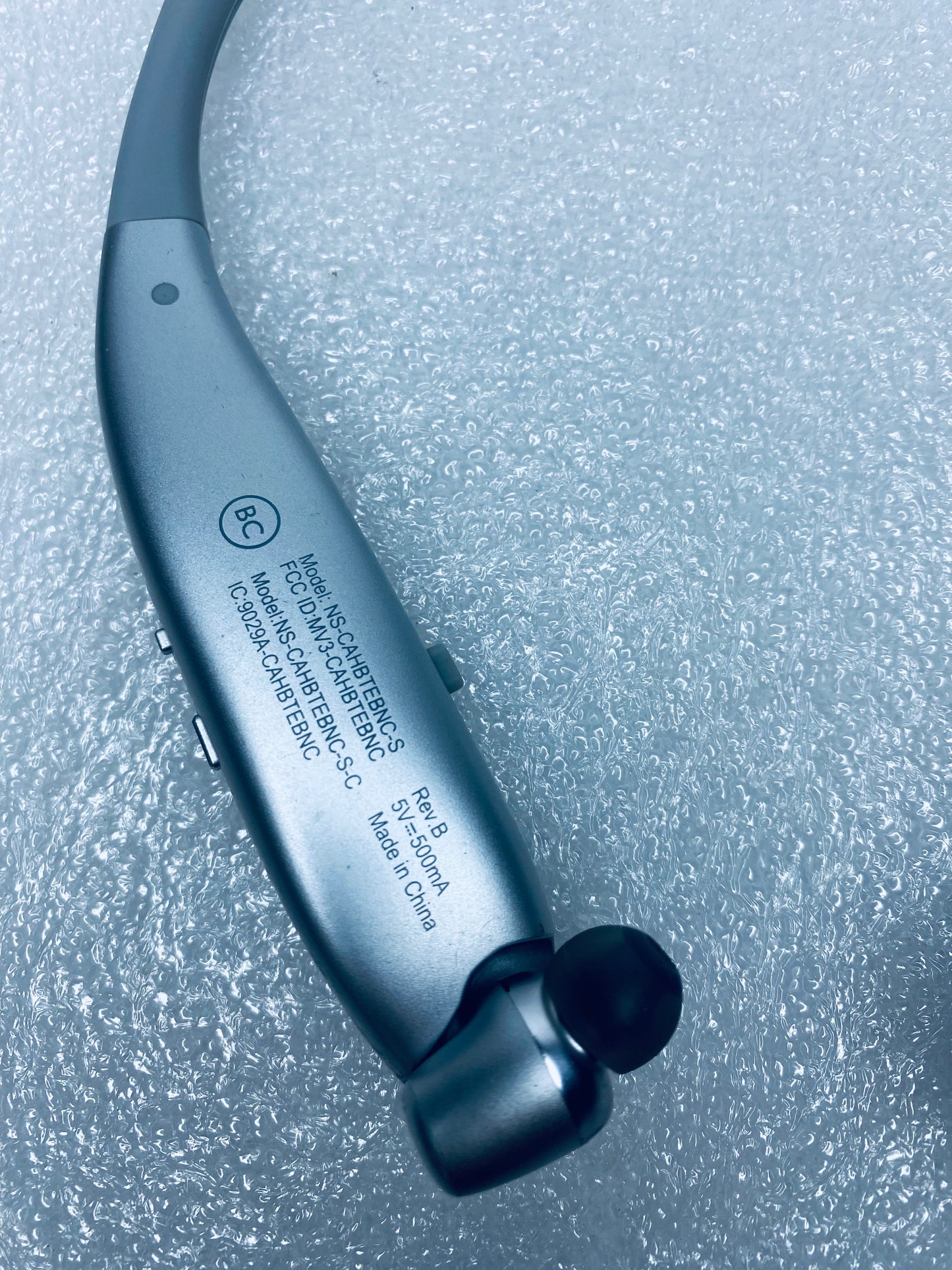 insignia Wireless In-Ear Bluetooth Headset Silver NS-CAHBTEBNC-S - (READ)