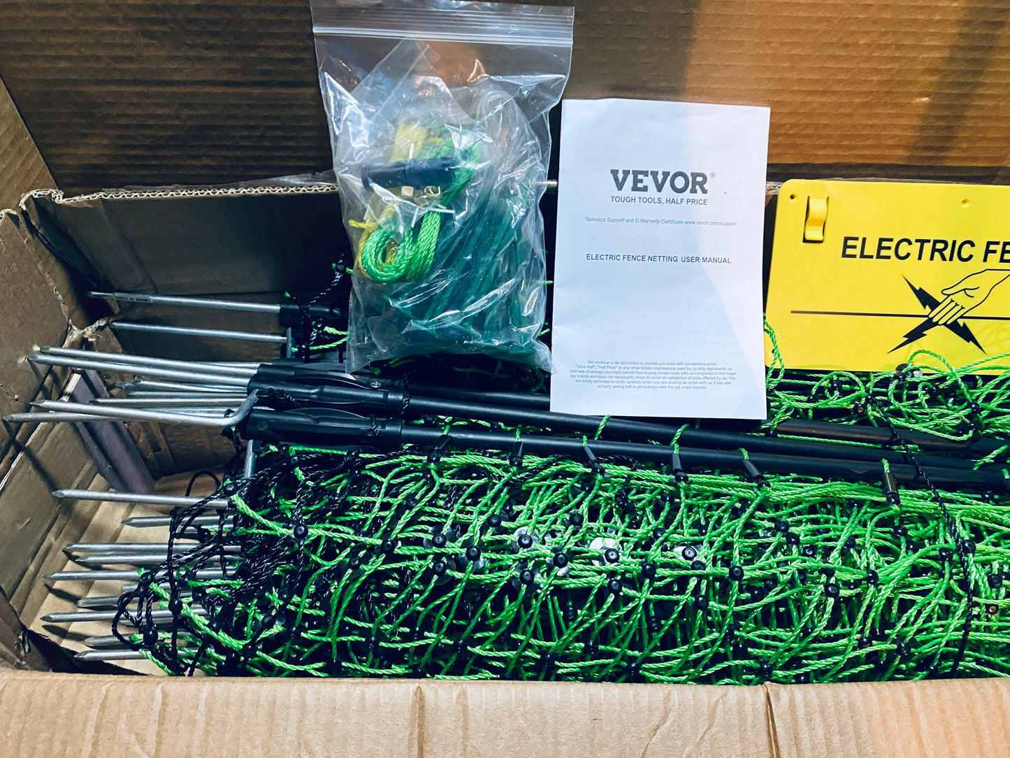 New VEVOR 48" H x 168' L Electric Fence Netting W/ Posts & Double-Spiked Stakes