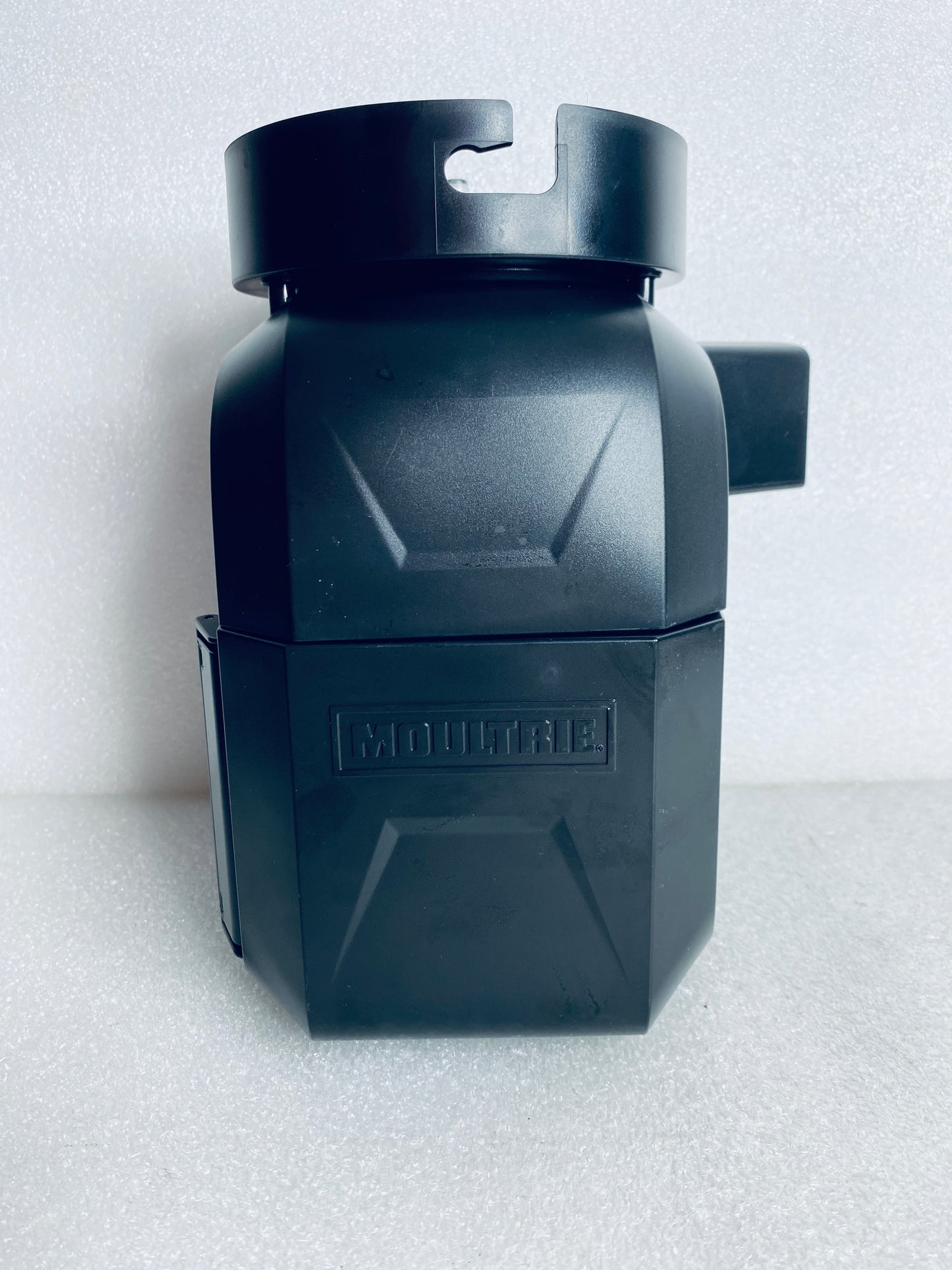 New Other Moultrie 40lb All Direction Hanging Deer & Fish Pond Feeder, Bluetooth