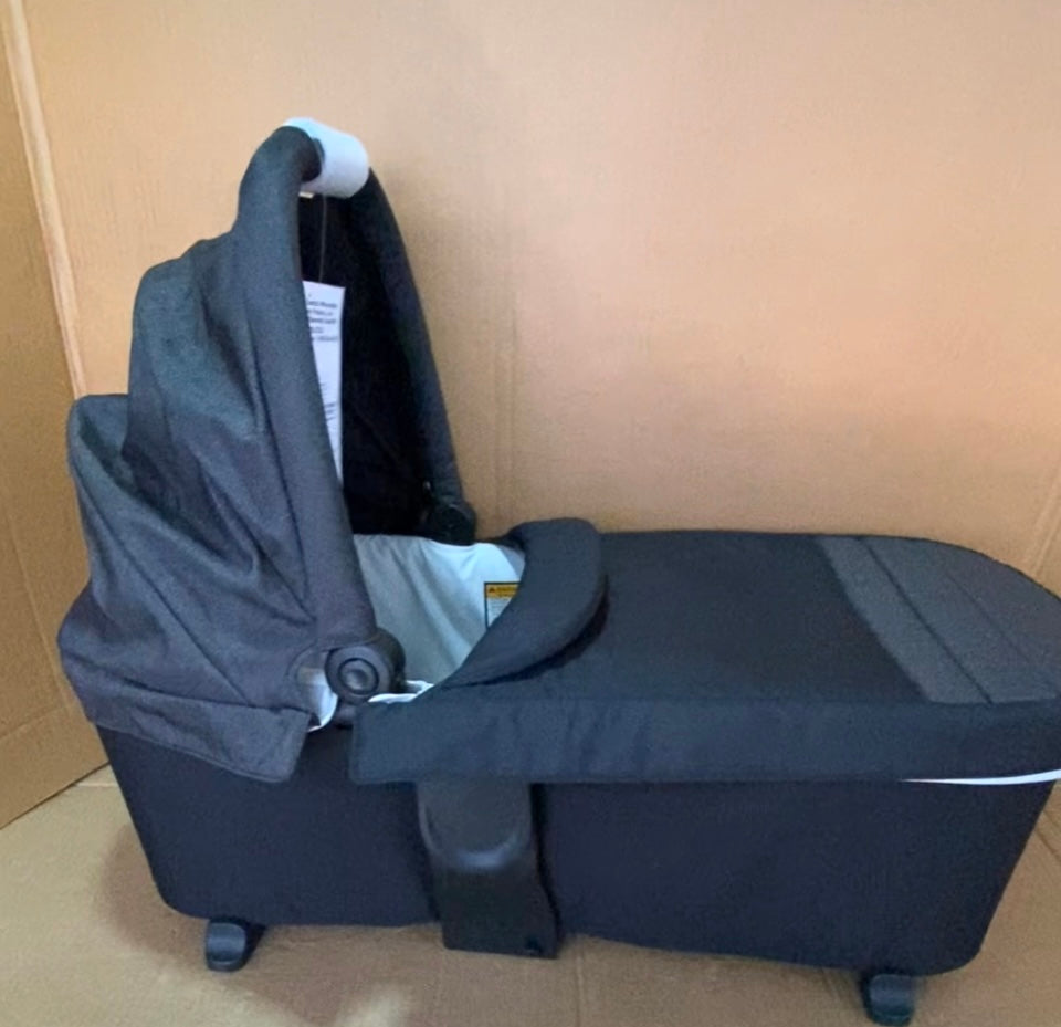 New Open Box Graco Modes Foldable Carry Cot/Canopy/Bassinet, Black