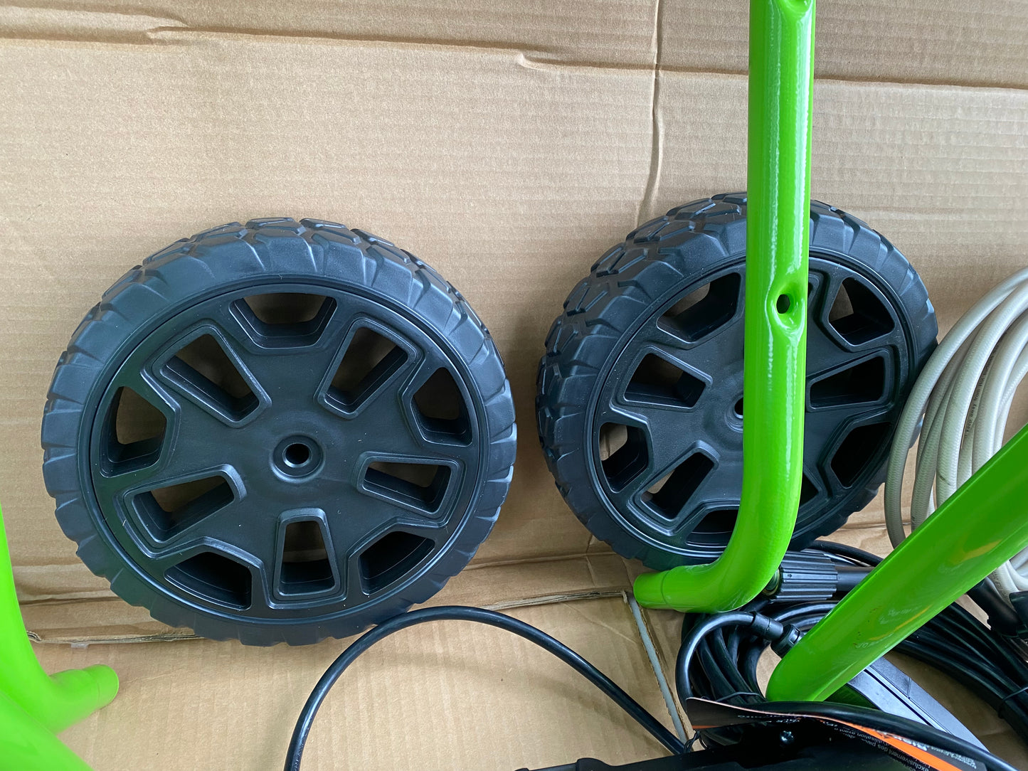 Greenworks 2000 PSI 1.1 GPM Max Electric Power Washer W/ 25°, 40° & Soap Nozzle