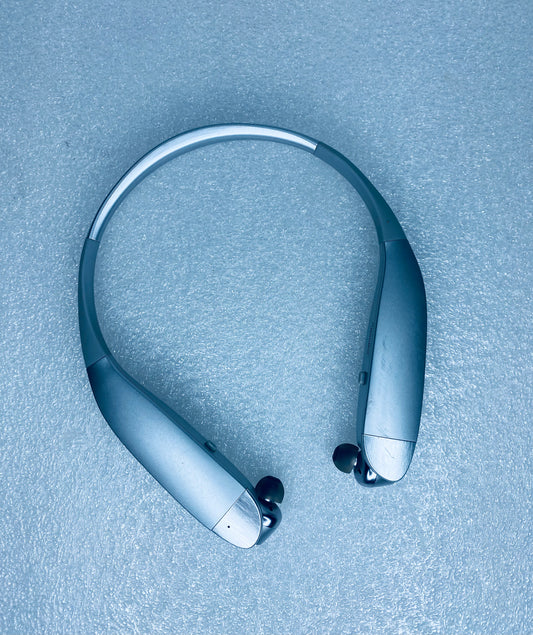 insignia Wireless In-Ear Bluetooth Headset Silver NS-CAHBTEBNC-S - (READ)
