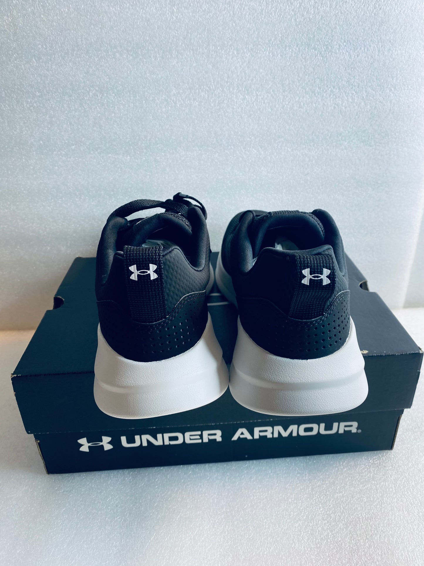 New Open Box Under Armour Essential Men's Running Shoe Size 9, Black & White