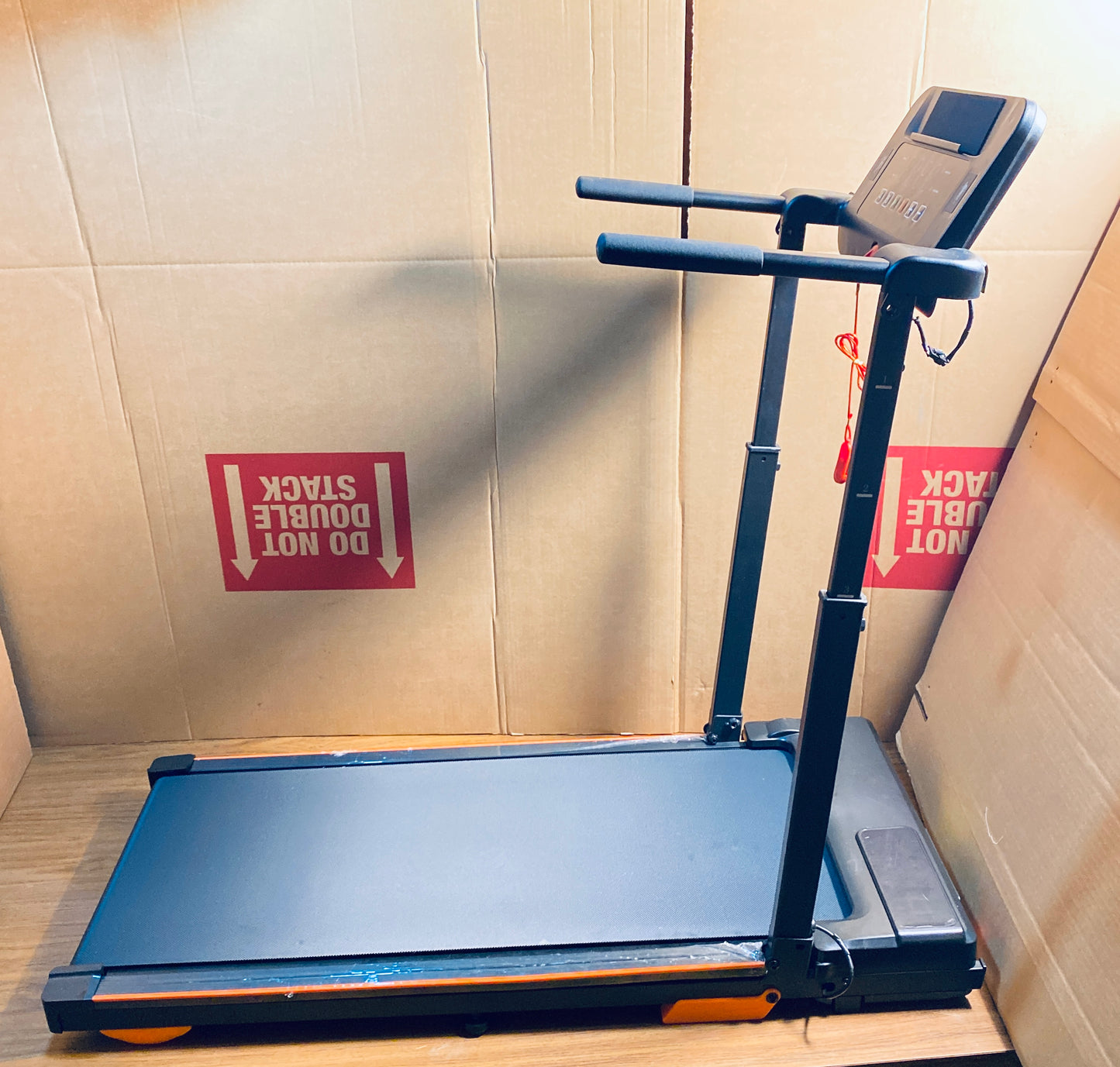 QYDS Walking Pad Treadmill With 3HP, 8MPH, Desk Workstation & Handle Bar, Black