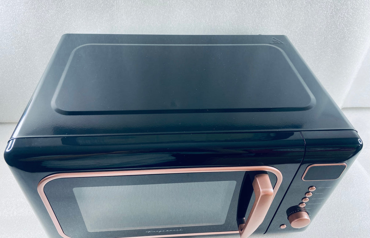New Open Box Frigidaire Retro Microwave 0.7 Cu. Ft. Compact 700W - Black Pink