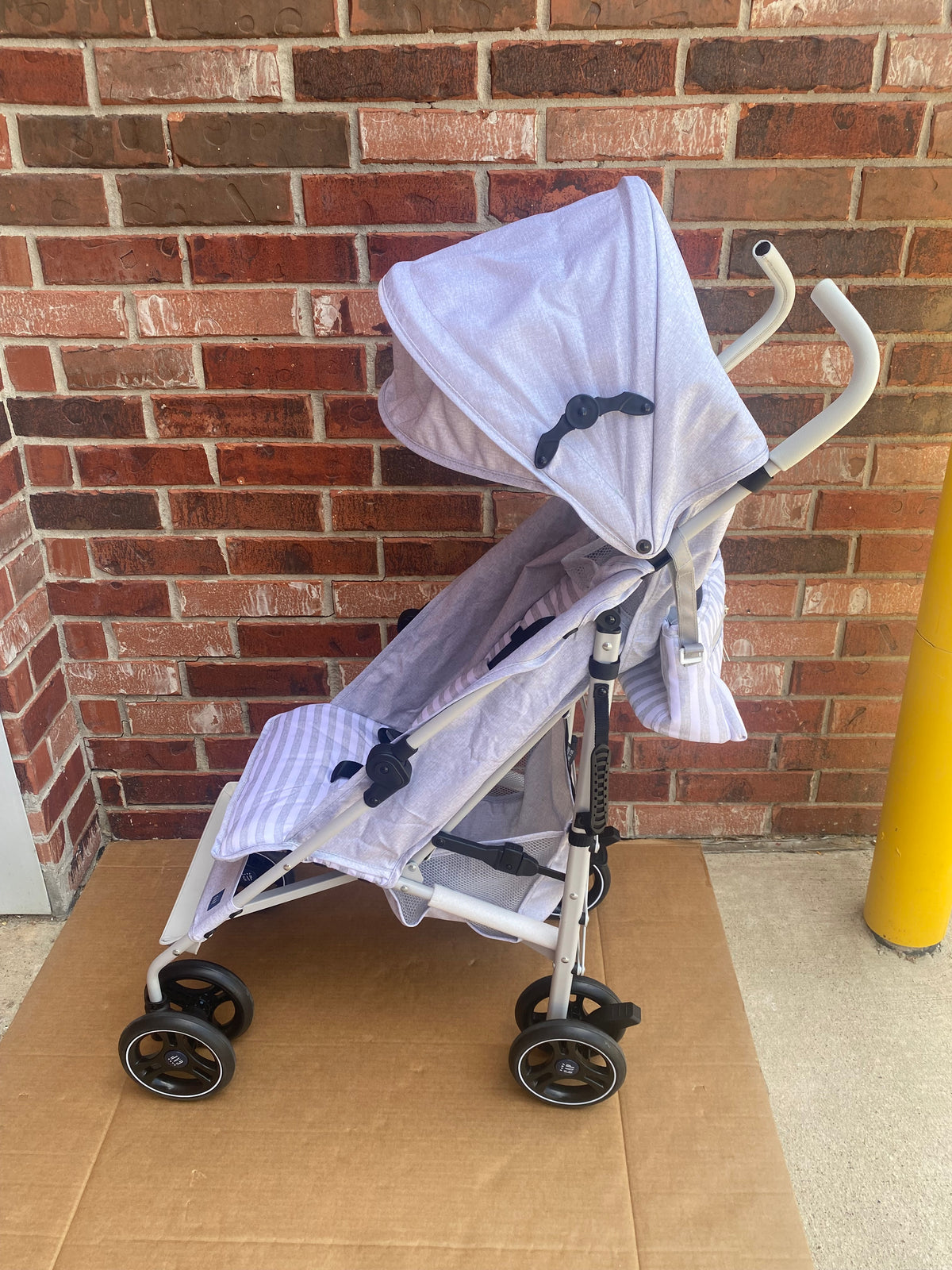 Like New Baby Gap Lightweight Classic Stroller With Recline & Fold, Gray Stripes