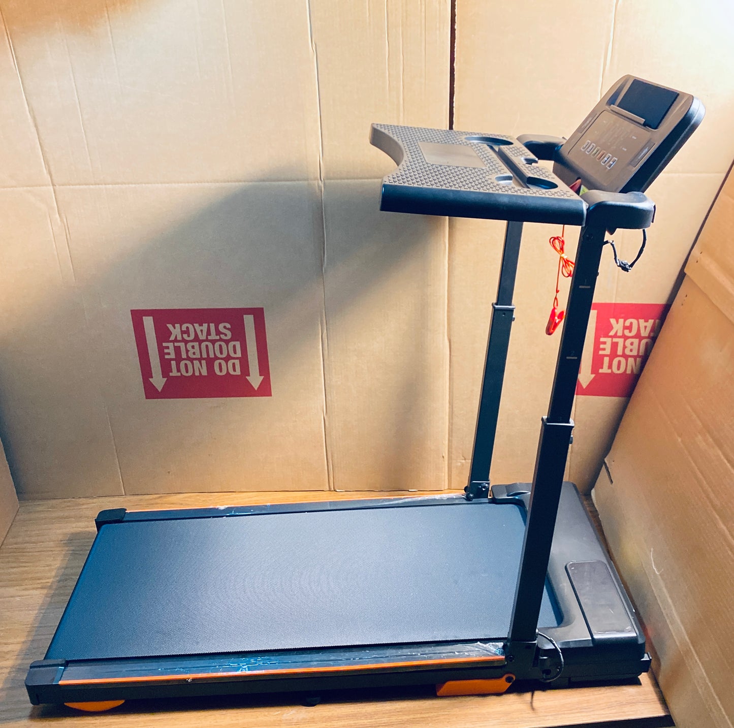 QYDS Walking Pad Treadmill With 3HP, 8MPH, Desk Workstation & Handle Bar, Black