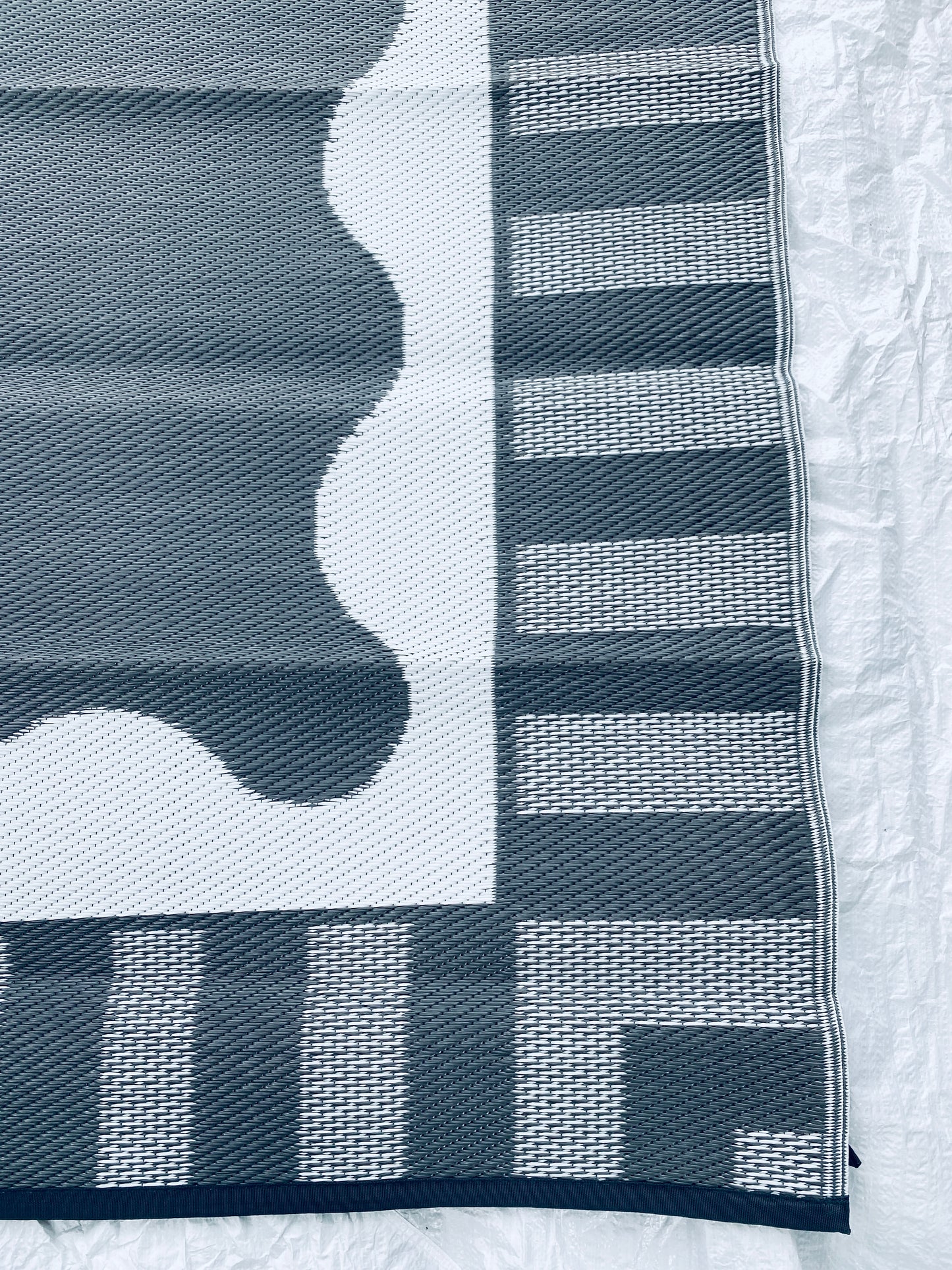 New Open Box Garvee 9’ x 18’ Waterproof Plastic Straw Reversible Outdoor Rug