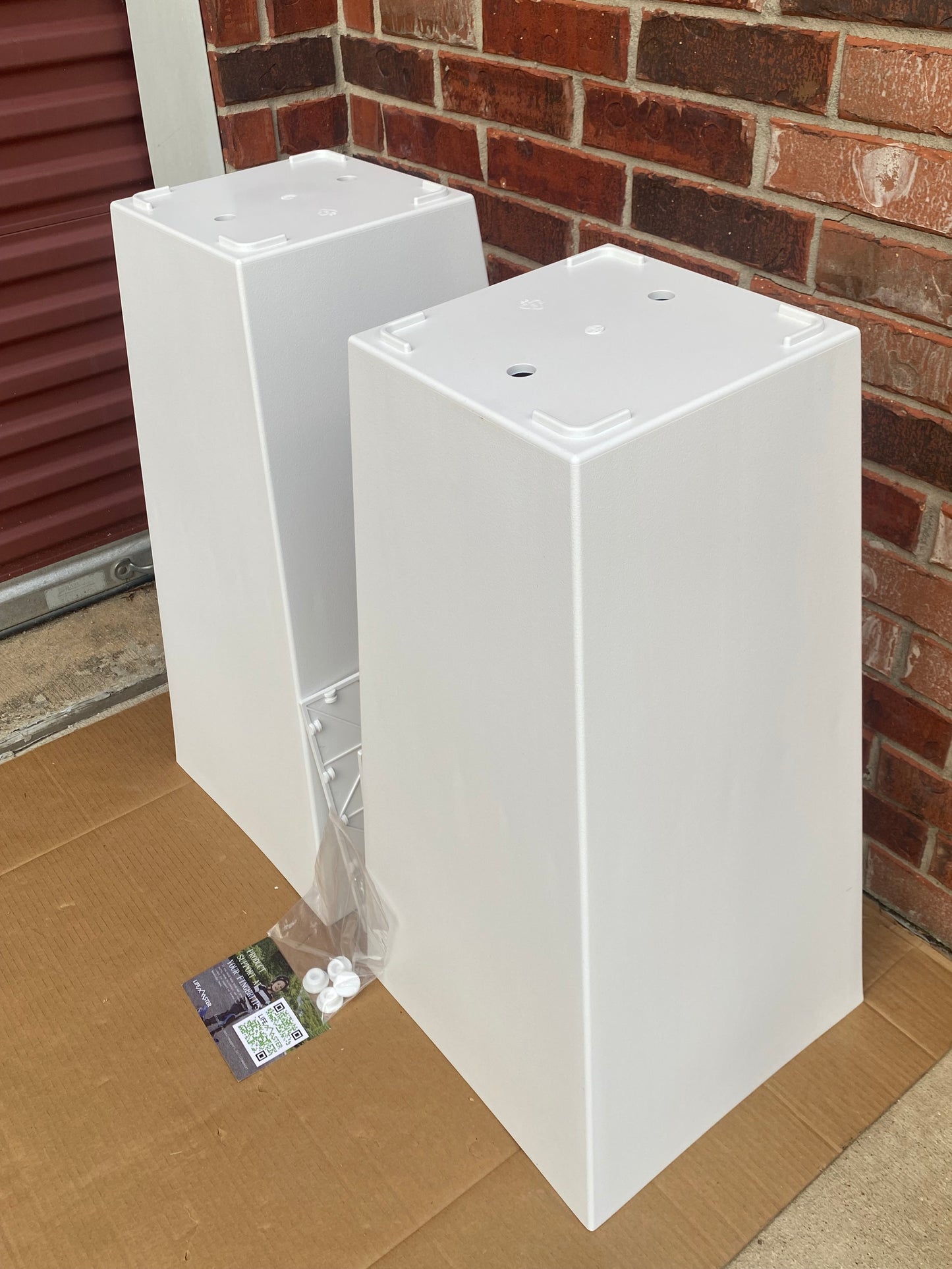 New (Set Of 2) Lifemaster 30” Heavy-Duty Indoor/Outdoor Large Planters, White