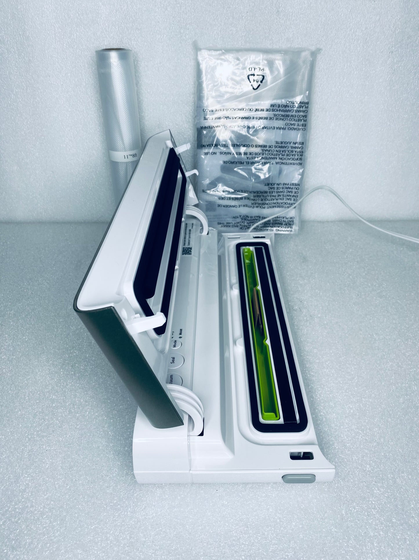 New Other FoodSaver Compact Vacuum Sealer Machine With Airtight Bags & Roll