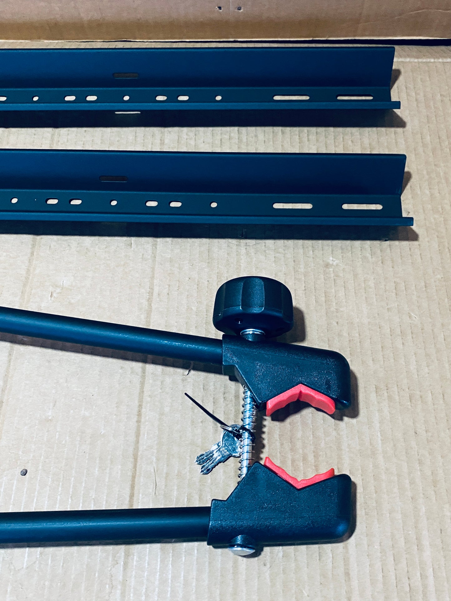 New Other Swagman Upright Rooftop Mount Bike Rack, Black